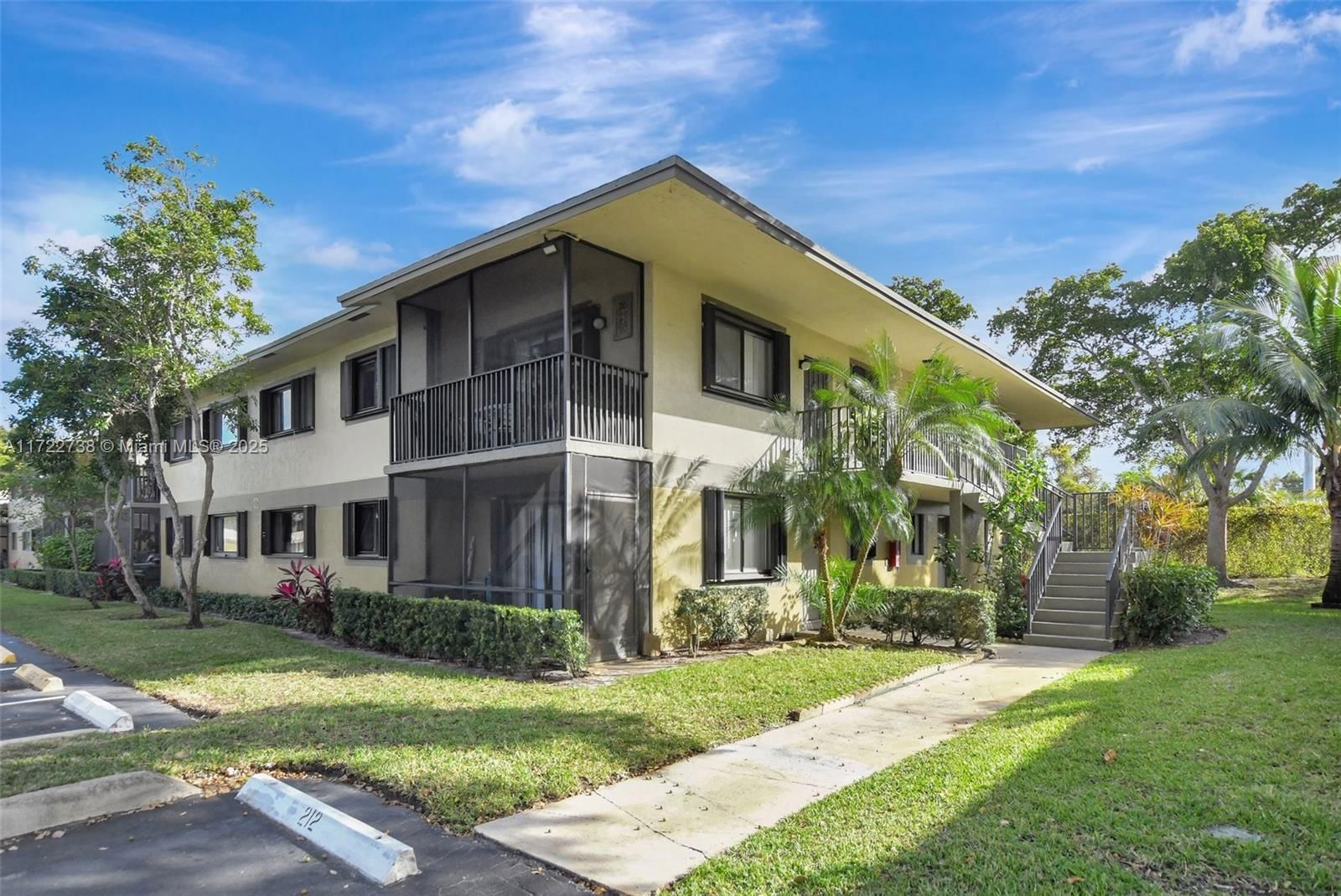 Real estate property located at 588 Trace Cir #211, Broward, Tivoli Trace Condo No 5, Deerfield Beach, FL