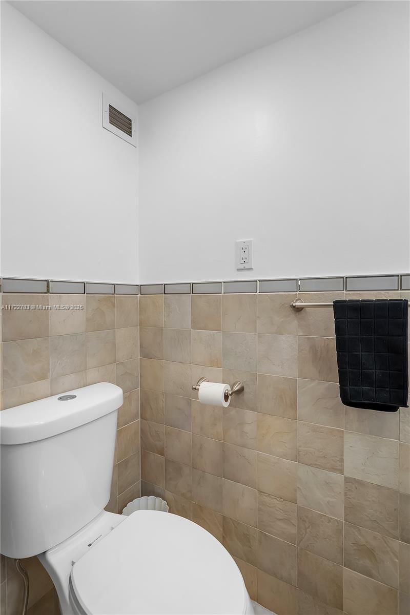 Real estate property located at 800 Parkview Dr #316, Broward, Oceanview Park Condo, Hallandale Beach, FL
