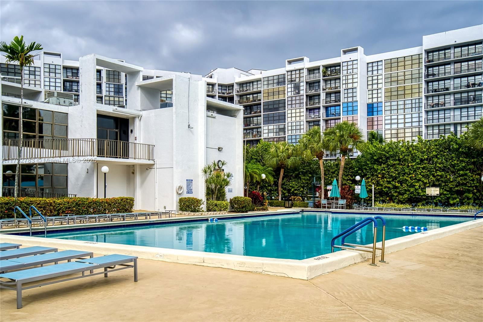 Real estate property located at 800 Parkview Dr #316, Broward, Oceanview Park Condo, Hallandale Beach, FL