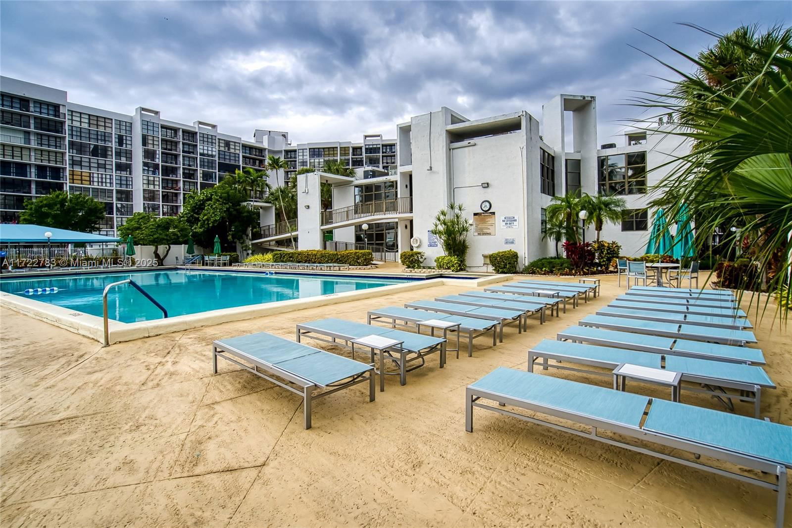 Real estate property located at 800 Parkview Dr #316, Broward, Oceanview Park Condo, Hallandale Beach, FL