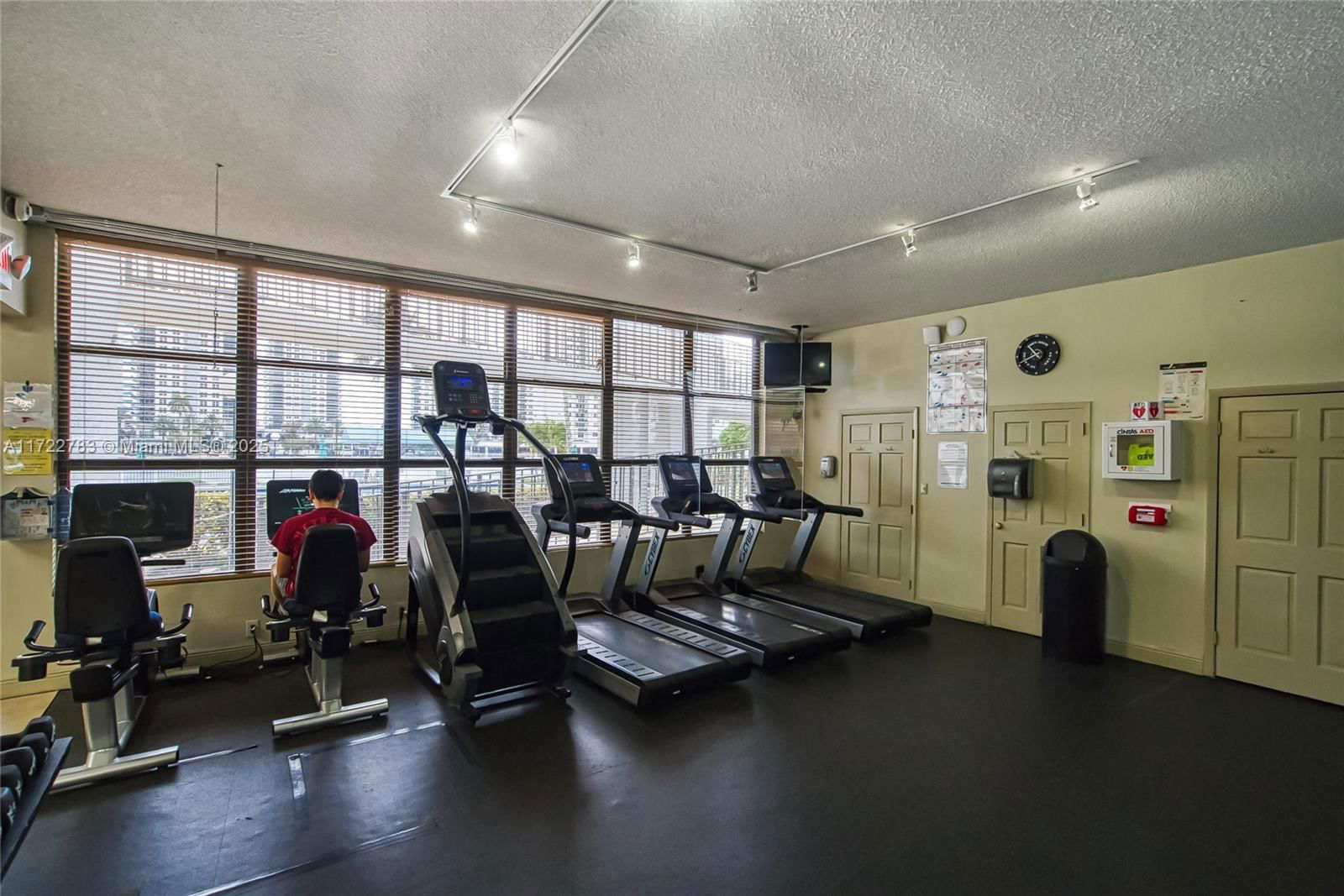 Real estate property located at 800 Parkview Dr #316, Broward, Oceanview Park Condo, Hallandale Beach, FL