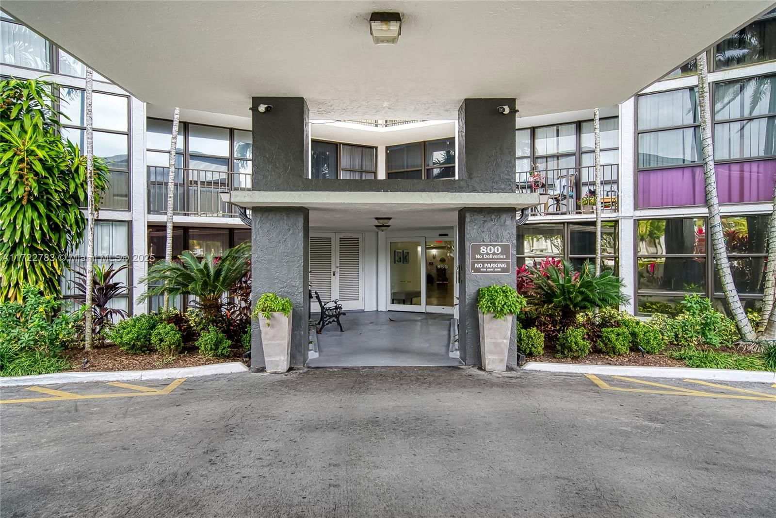 Real estate property located at 800 Parkview Dr #316, Broward, Oceanview Park Condo, Hallandale Beach, FL