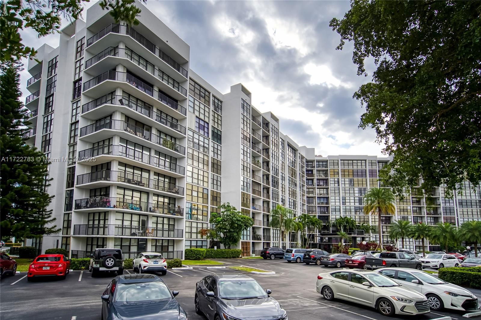 Real estate property located at 800 Parkview Dr #316, Broward, Oceanview Park Condo, Hallandale Beach, FL