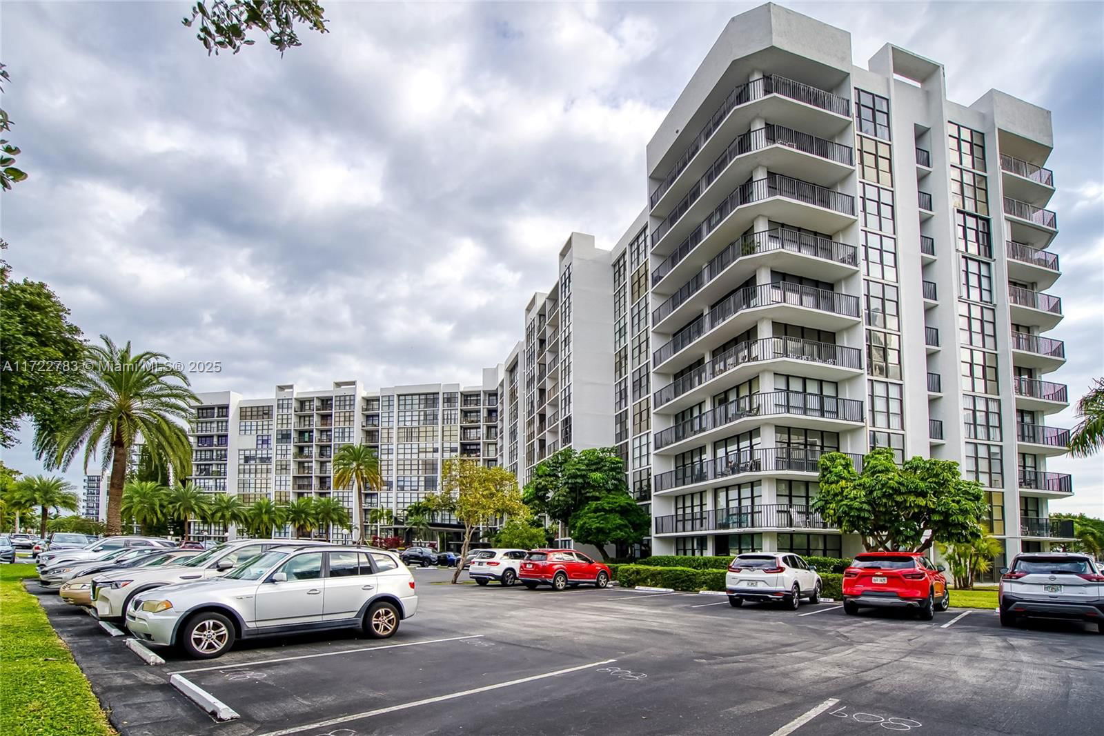Real estate property located at 800 Parkview Dr #316, Broward, Oceanview Park Condo, Hallandale Beach, FL