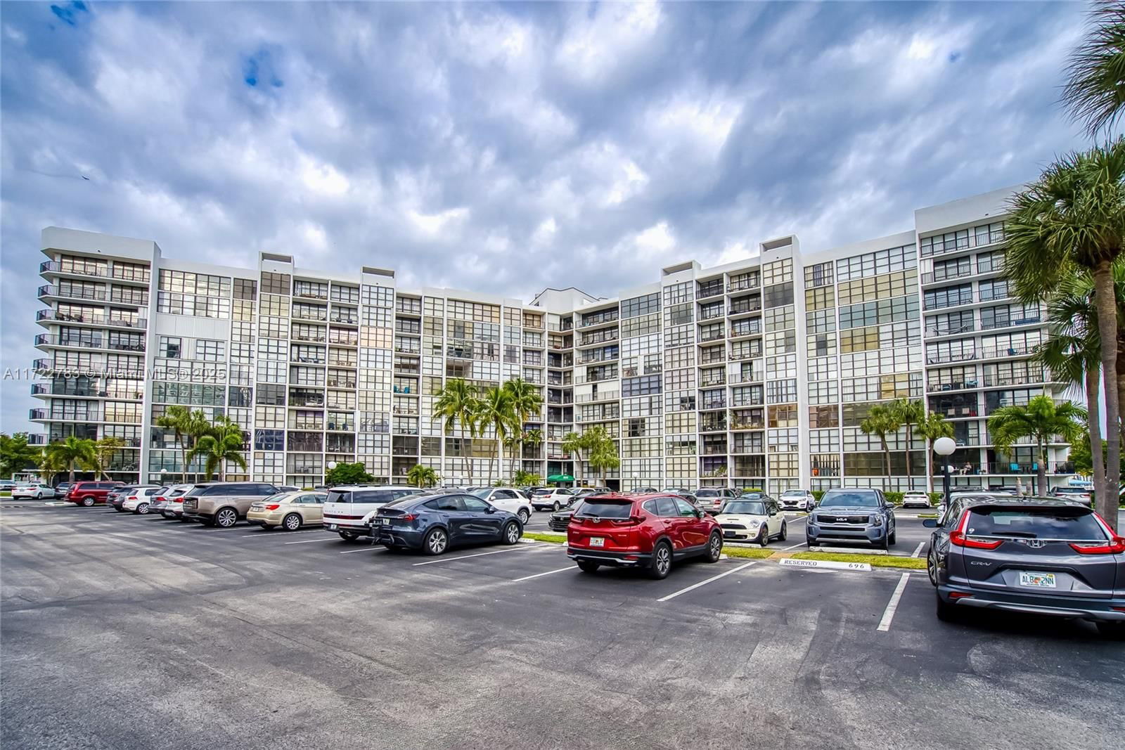Real estate property located at 800 Parkview Dr #316, Broward, Oceanview Park Condo, Hallandale Beach, FL