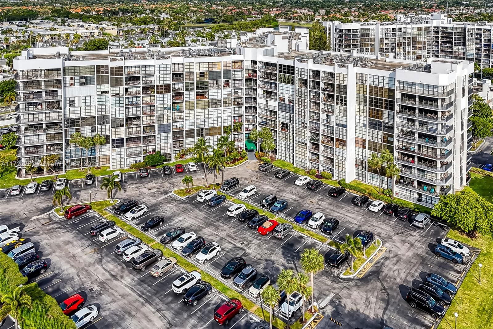 Real estate property located at 800 Parkview Dr #316, Broward, Oceanview Park Condo, Hallandale Beach, FL