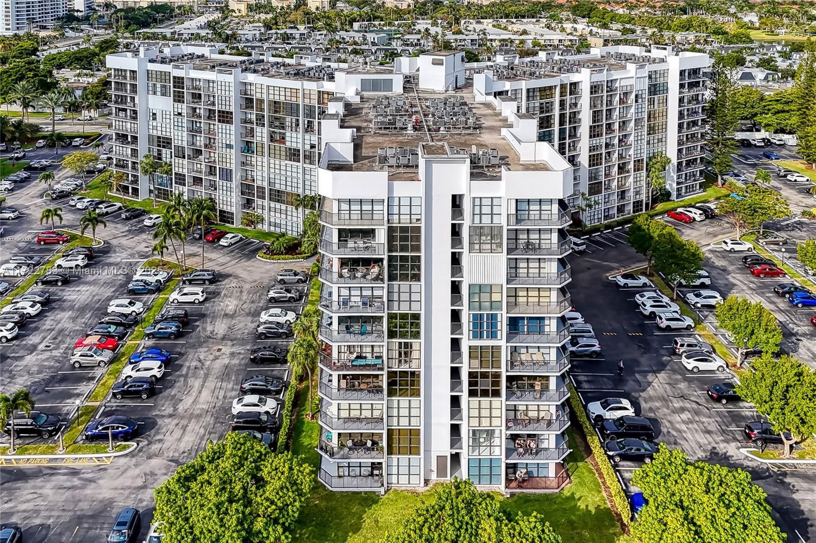 Real estate property located at 800 Parkview Dr #316, Broward, Oceanview Park Condo, Hallandale Beach, FL