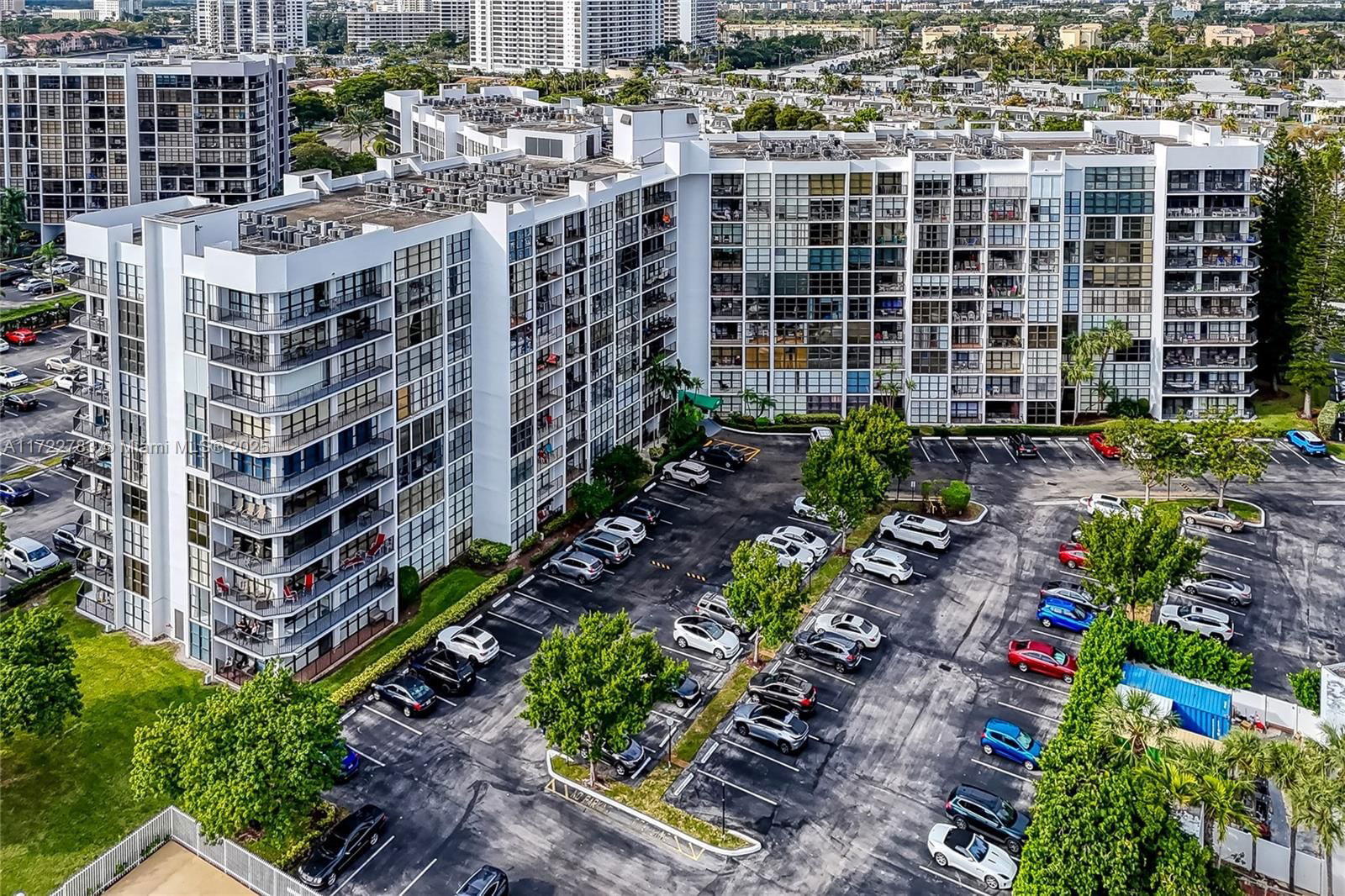 Real estate property located at 800 Parkview Dr #316, Broward, Oceanview Park Condo, Hallandale Beach, FL