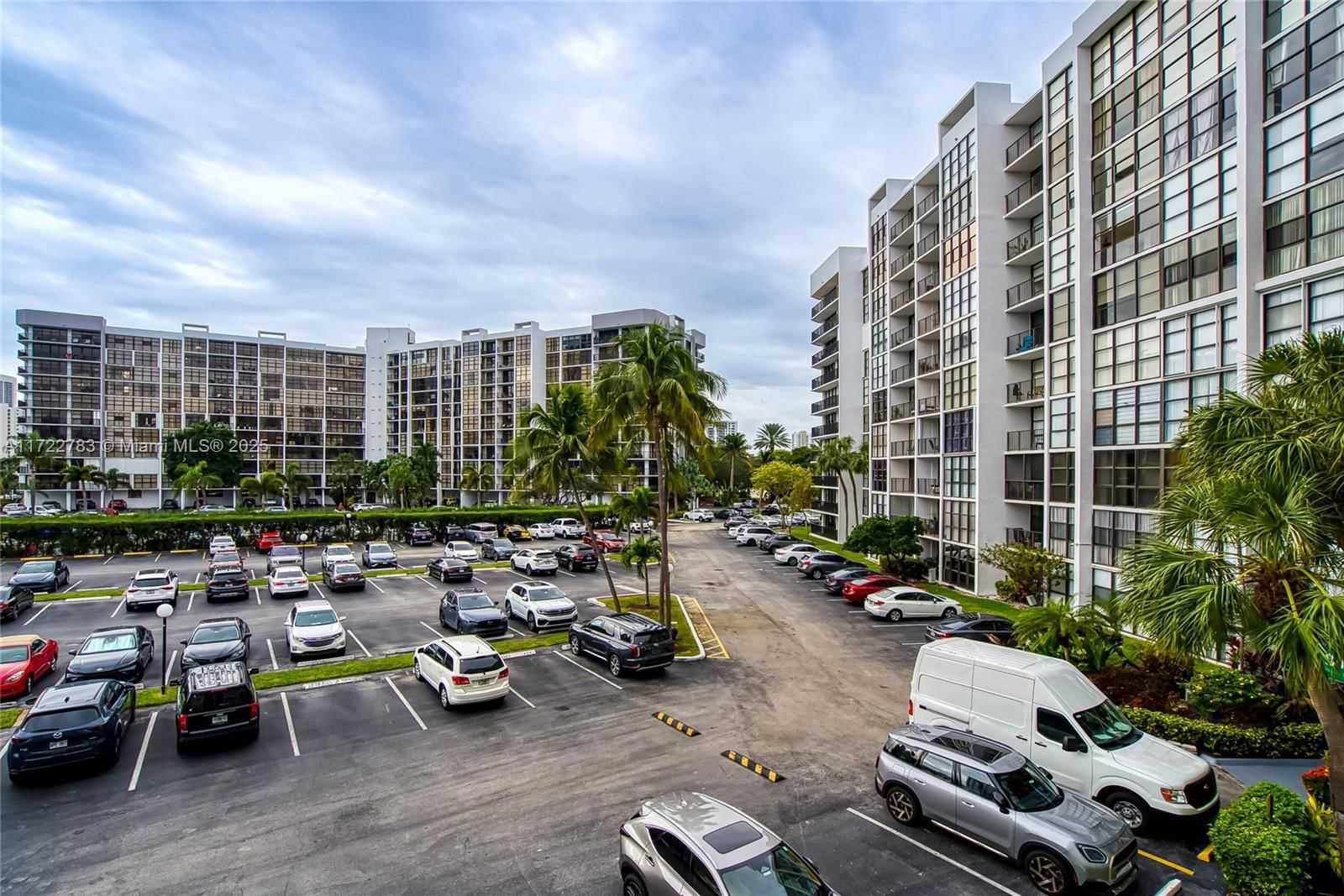 Real estate property located at 800 Parkview Dr #316, Broward, Oceanview Park Condo, Hallandale Beach, FL