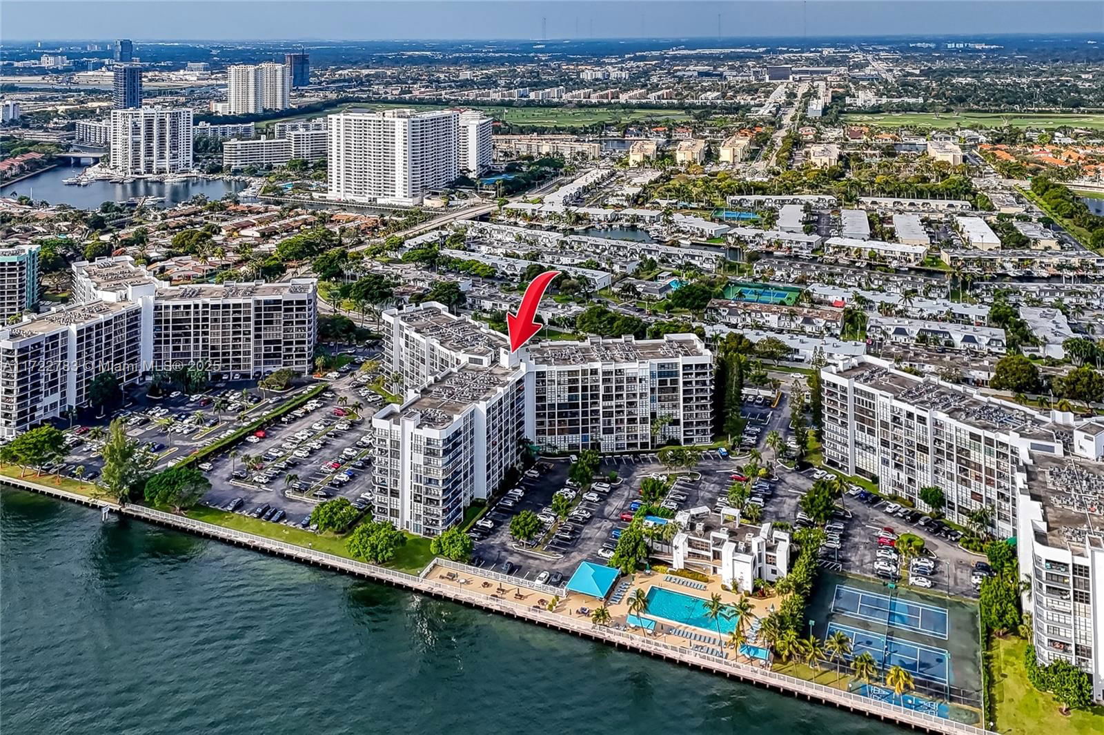 Real estate property located at 800 Parkview Dr #316, Broward, Oceanview Park Condo, Hallandale Beach, FL
