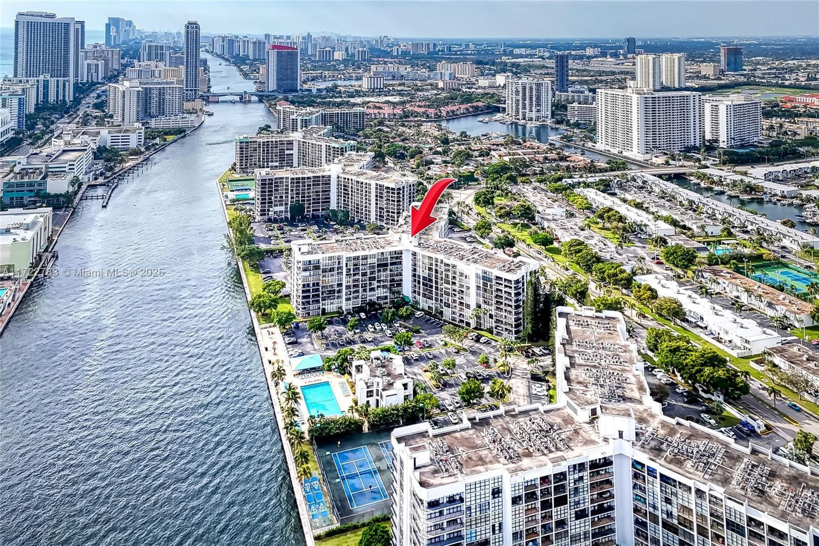 Real estate property located at 800 Parkview Dr #316, Broward, Oceanview Park Condo, Hallandale Beach, FL