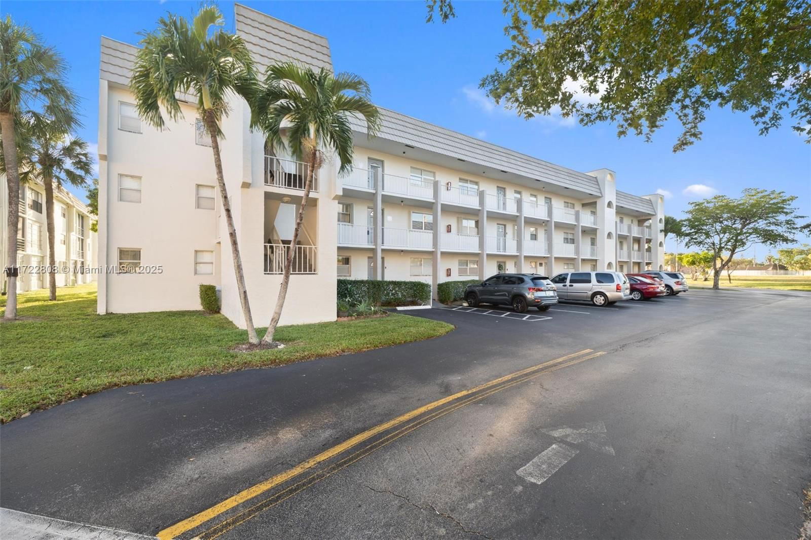 Real estate property located at 8450 Sunrise Lakes Blvd #202, Broward, SUNRISE LAKES 51 CONDO, Sunrise, FL