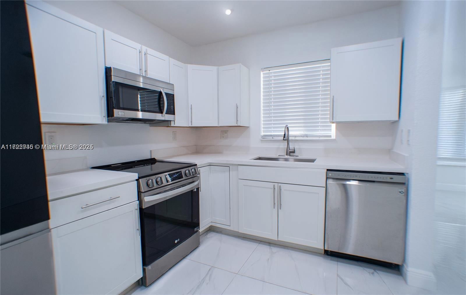 Real estate property located at 3220 4th Ct, Broward, Browardale, Lauderhill, FL