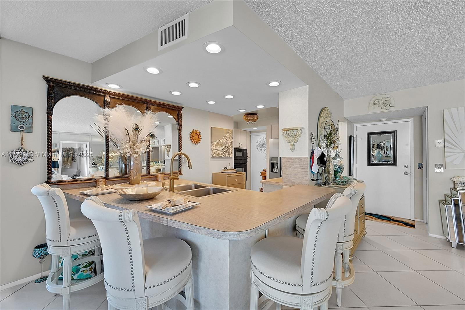 Real estate property located at 2000 Ocean Blvd #8D, Broward, Royal Coast Condo, Lauderdale By The Sea, FL