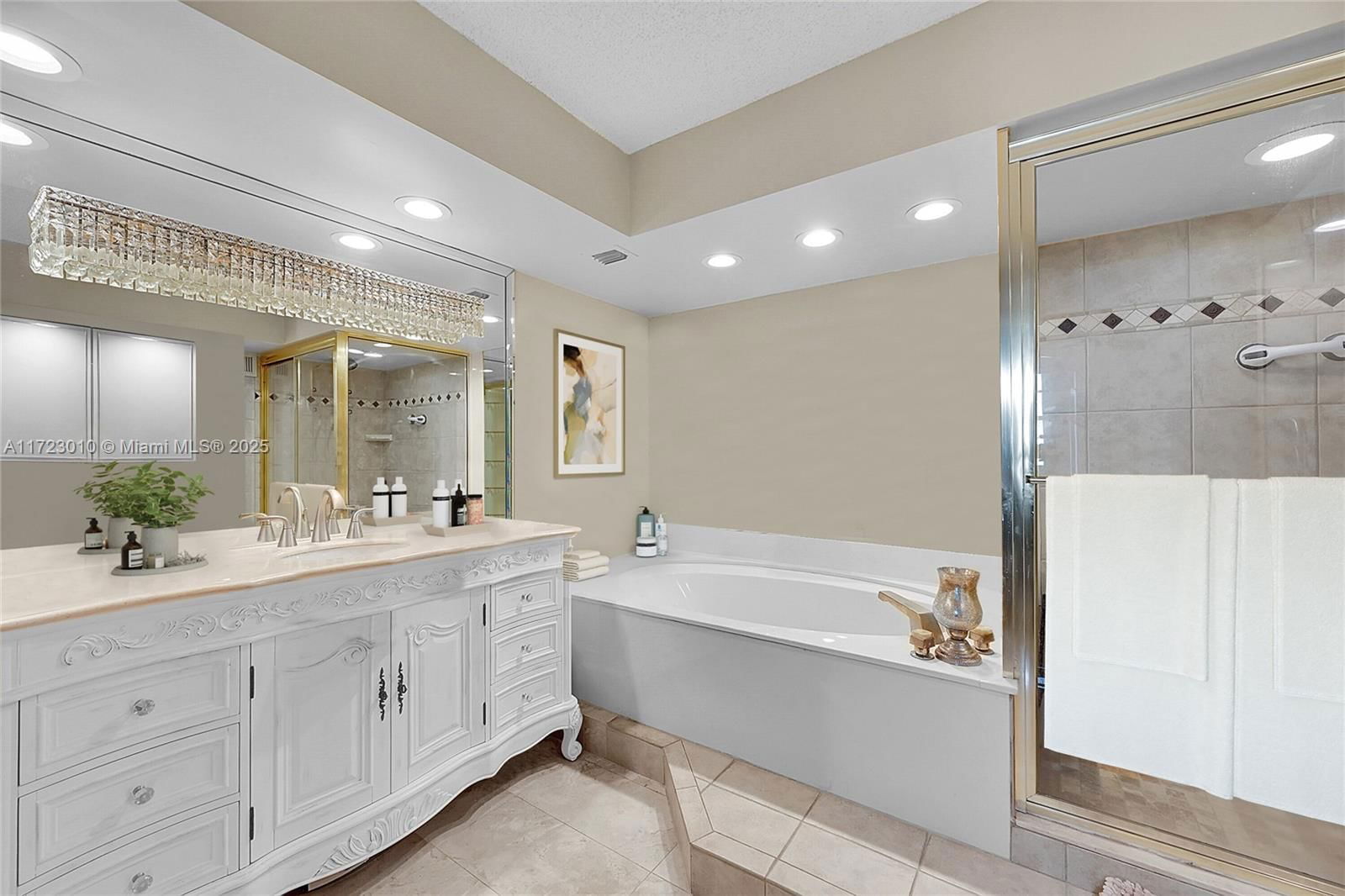 Real estate property located at 2000 Ocean Blvd #8D, Broward, Royal Coast Condo, Lauderdale By The Sea, FL