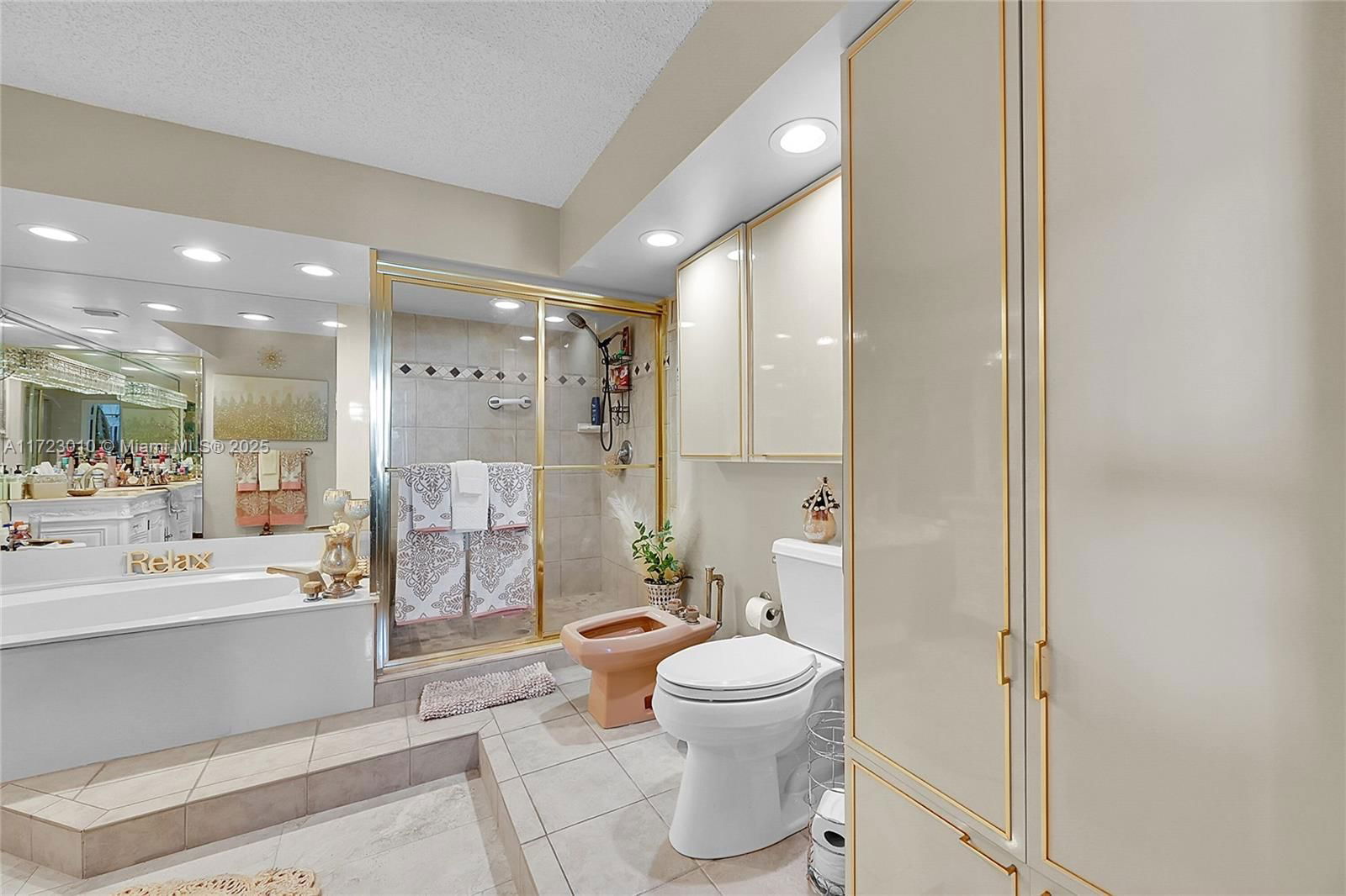 Real estate property located at 2000 Ocean Blvd #8D, Broward, Royal Coast Condo, Lauderdale By The Sea, FL