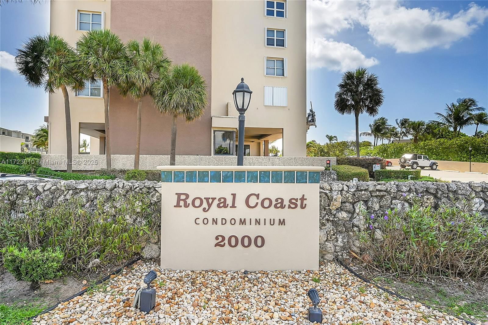 Real estate property located at 2000 Ocean Blvd #8D, Broward, Royal Coast Condo, Lauderdale By The Sea, FL