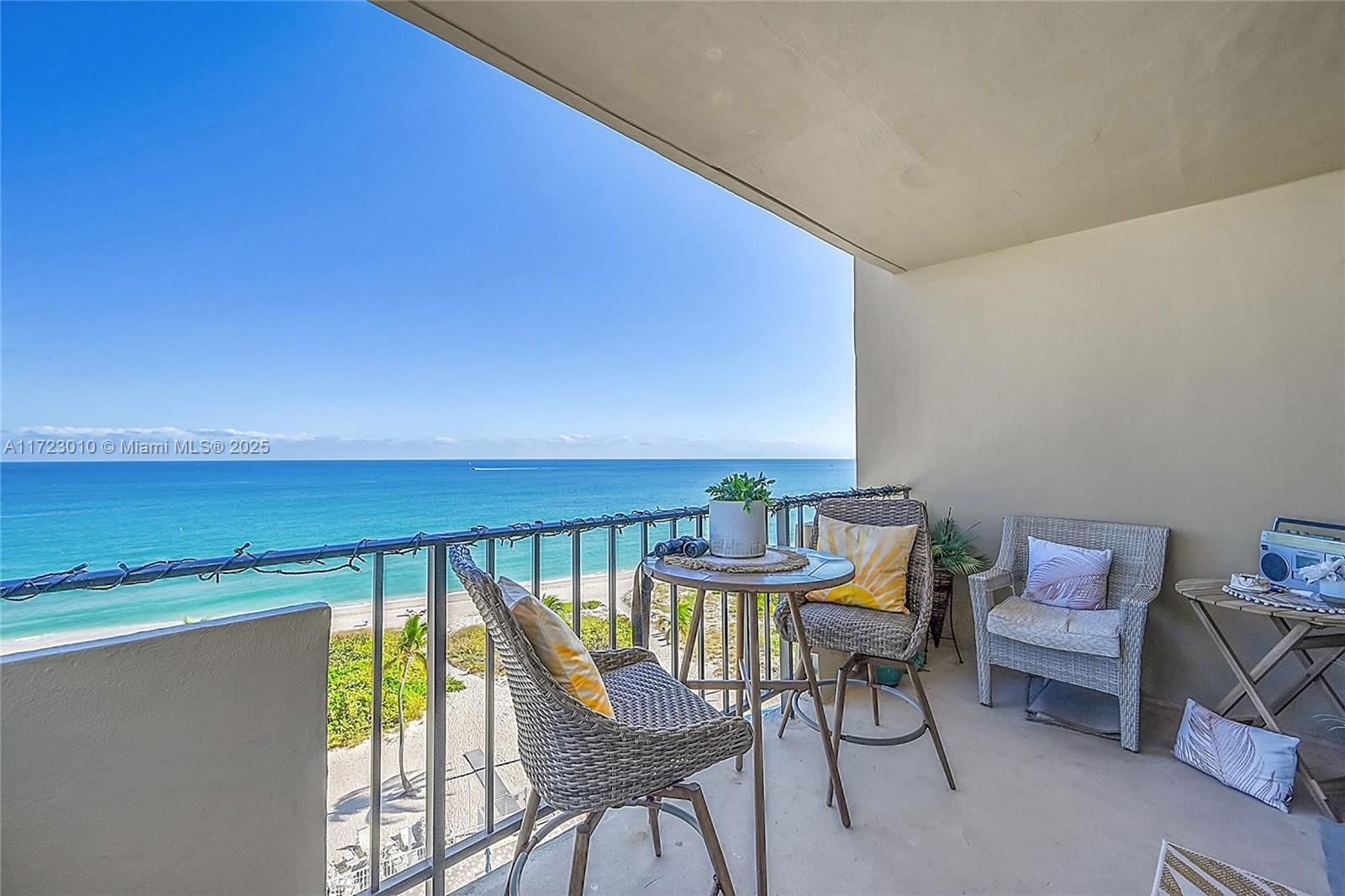 Real estate property located at 2000 Ocean Blvd #8D, Broward, Royal Coast Condo, Lauderdale By The Sea, FL