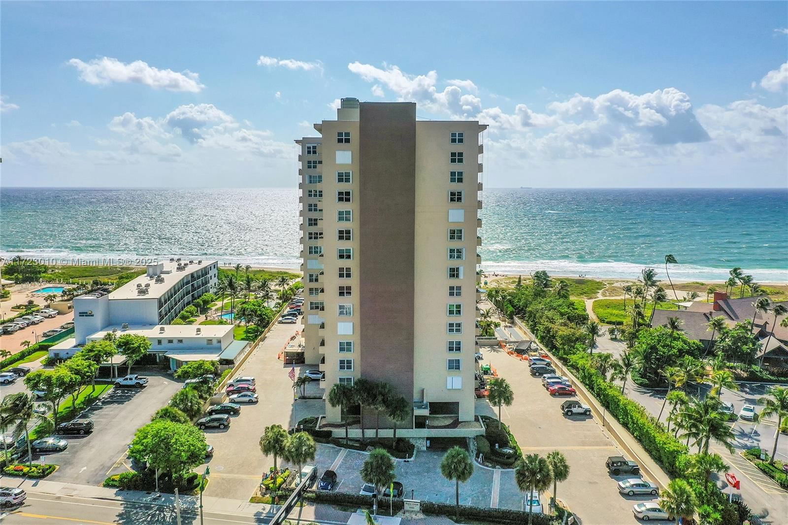 Real estate property located at 2000 Ocean Blvd #8D, Broward, Royal Coast Condo, Lauderdale By The Sea, FL