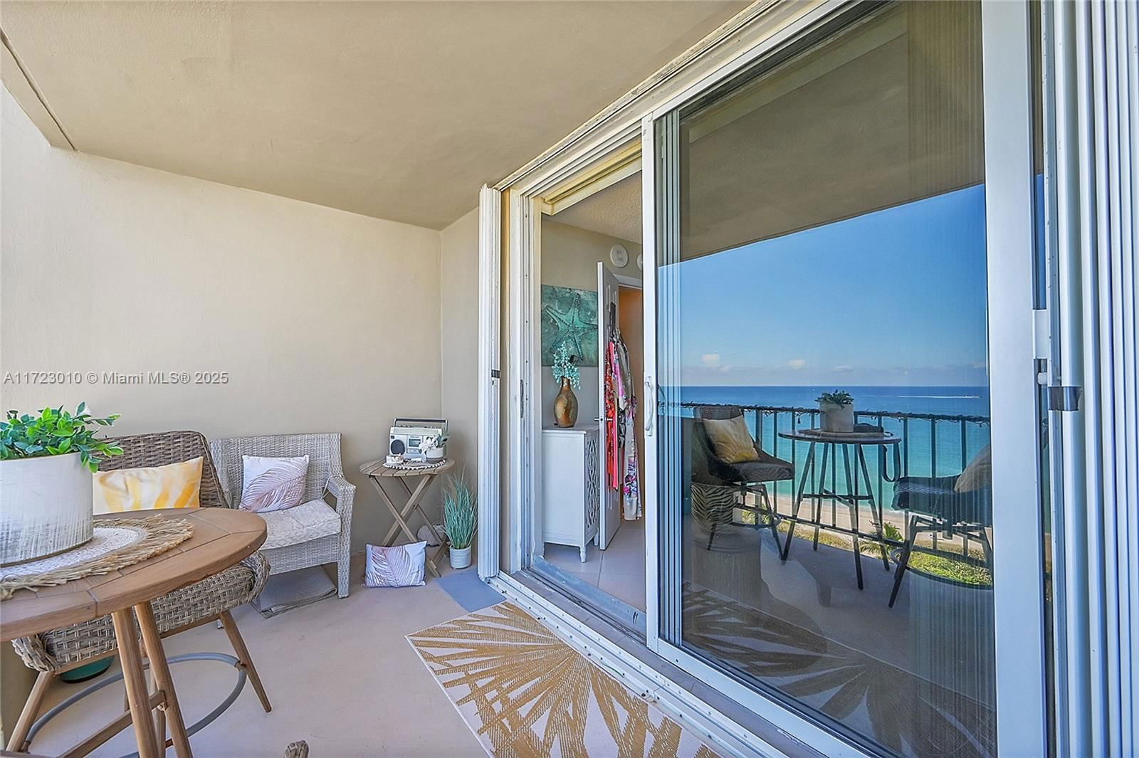 Real estate property located at 2000 Ocean Blvd #8D, Broward, Royal Coast Condo, Lauderdale By The Sea, FL