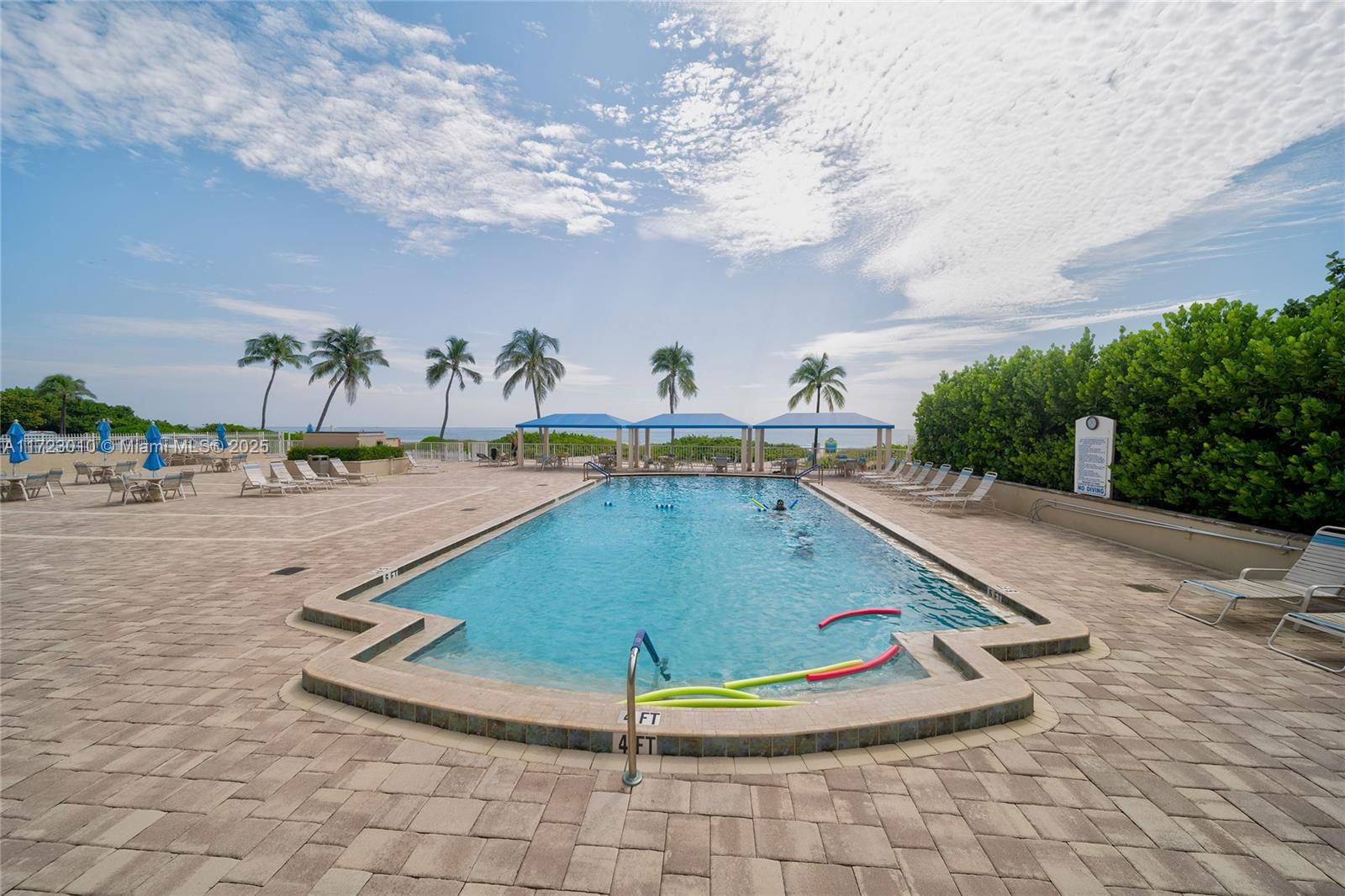 Real estate property located at 2000 Ocean Blvd #8D, Broward, Royal Coast Condo, Lauderdale By The Sea, FL