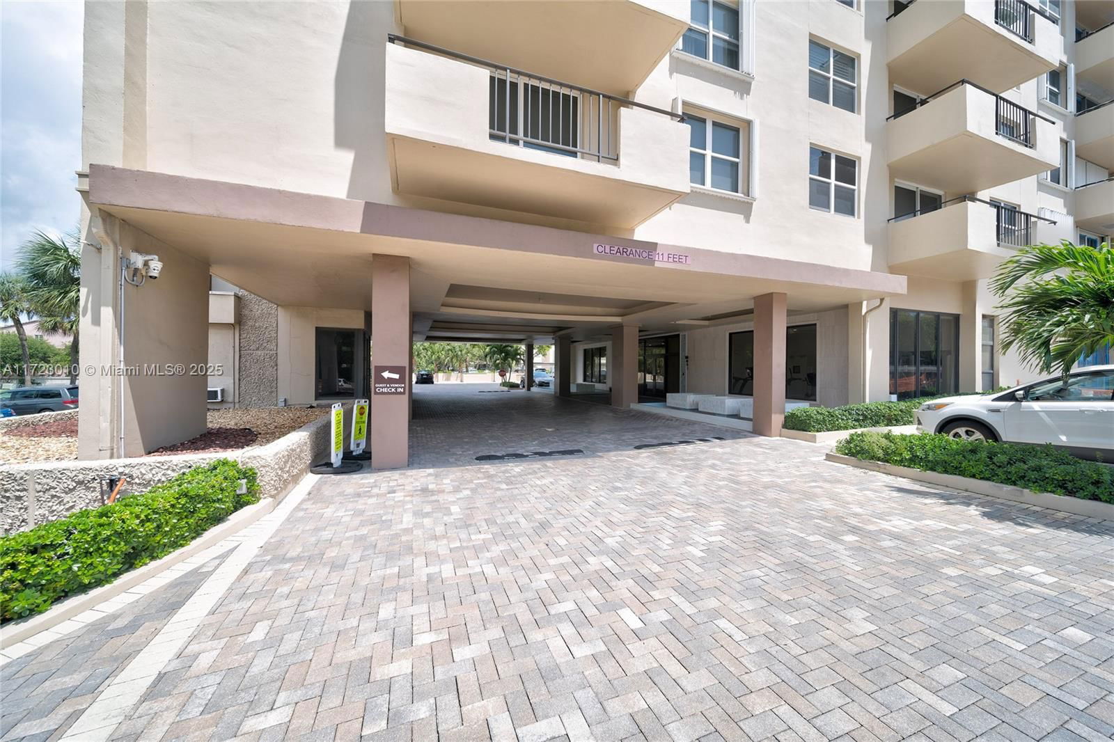 Real estate property located at 2000 Ocean Blvd #8D, Broward, Royal Coast Condo, Lauderdale By The Sea, FL