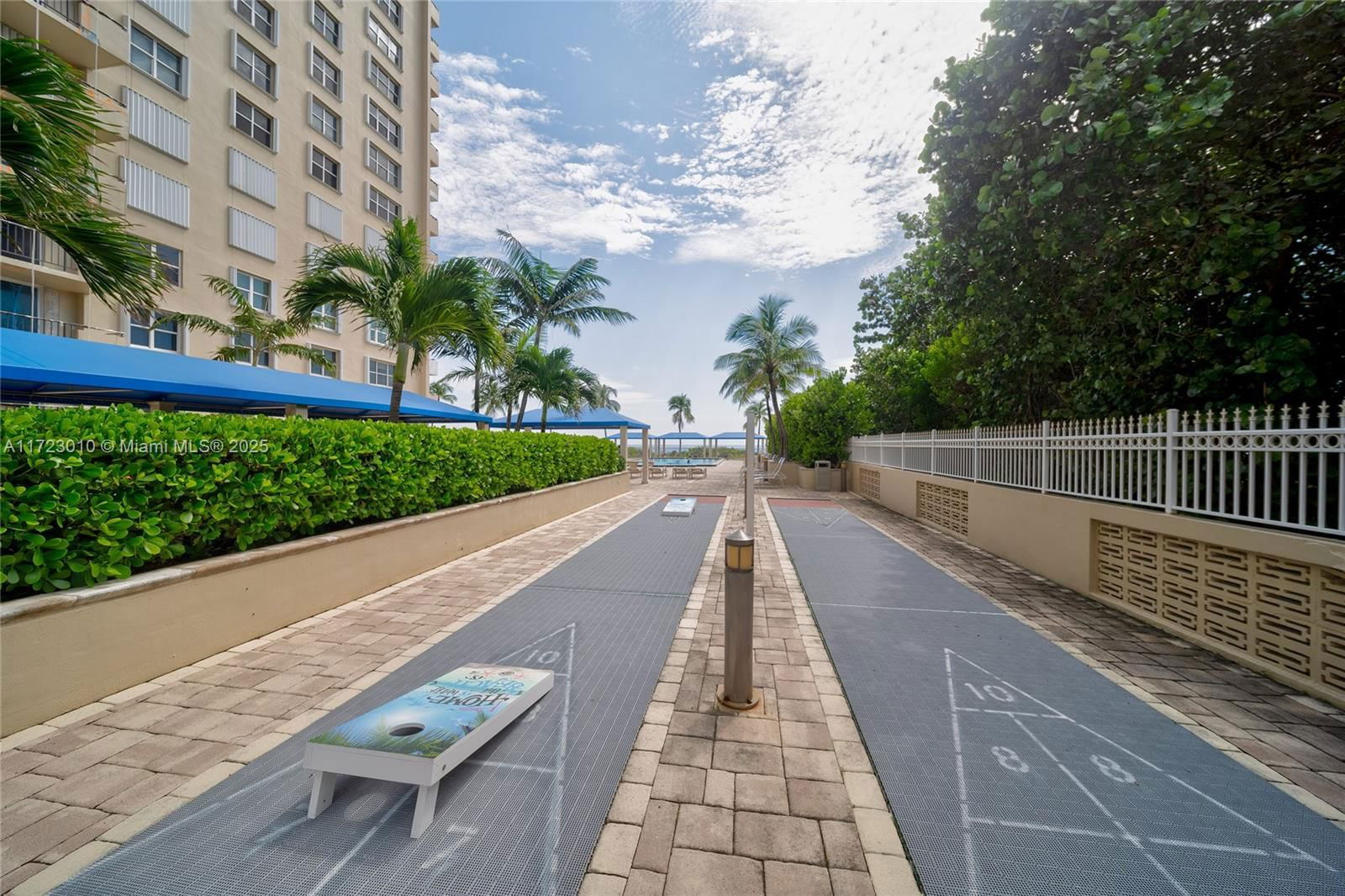 Real estate property located at 2000 Ocean Blvd #8D, Broward, Royal Coast Condo, Lauderdale By The Sea, FL