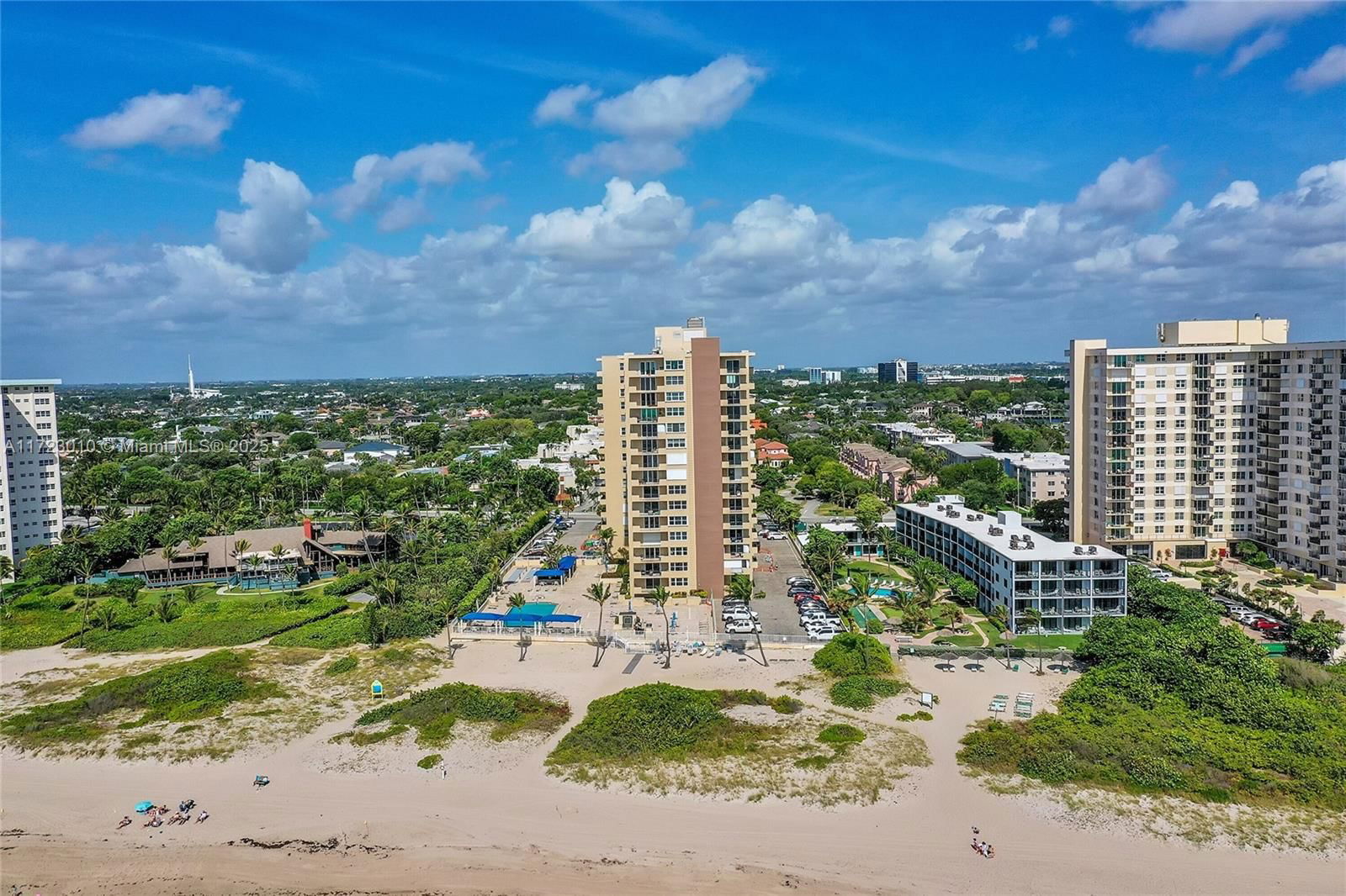 Real estate property located at 2000 Ocean Blvd #8D, Broward, Royal Coast Condo, Lauderdale By The Sea, FL