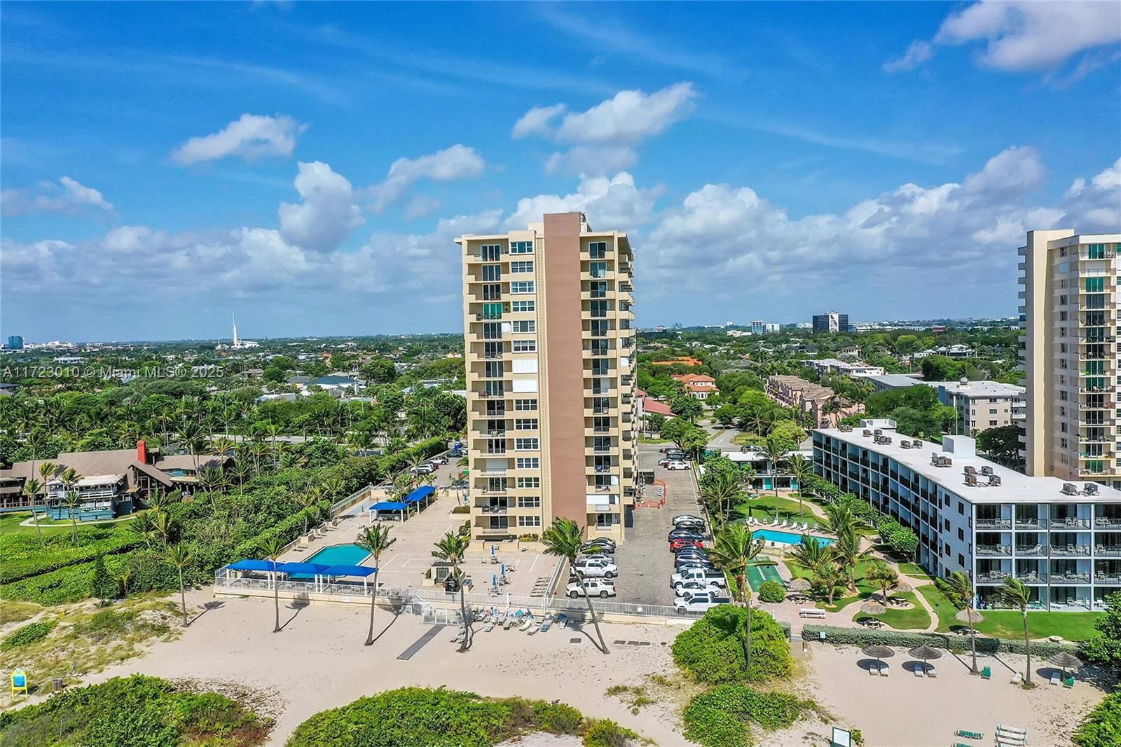 Real estate property located at 2000 Ocean Blvd #8D, Broward, Royal Coast Condo, Lauderdale By The Sea, FL