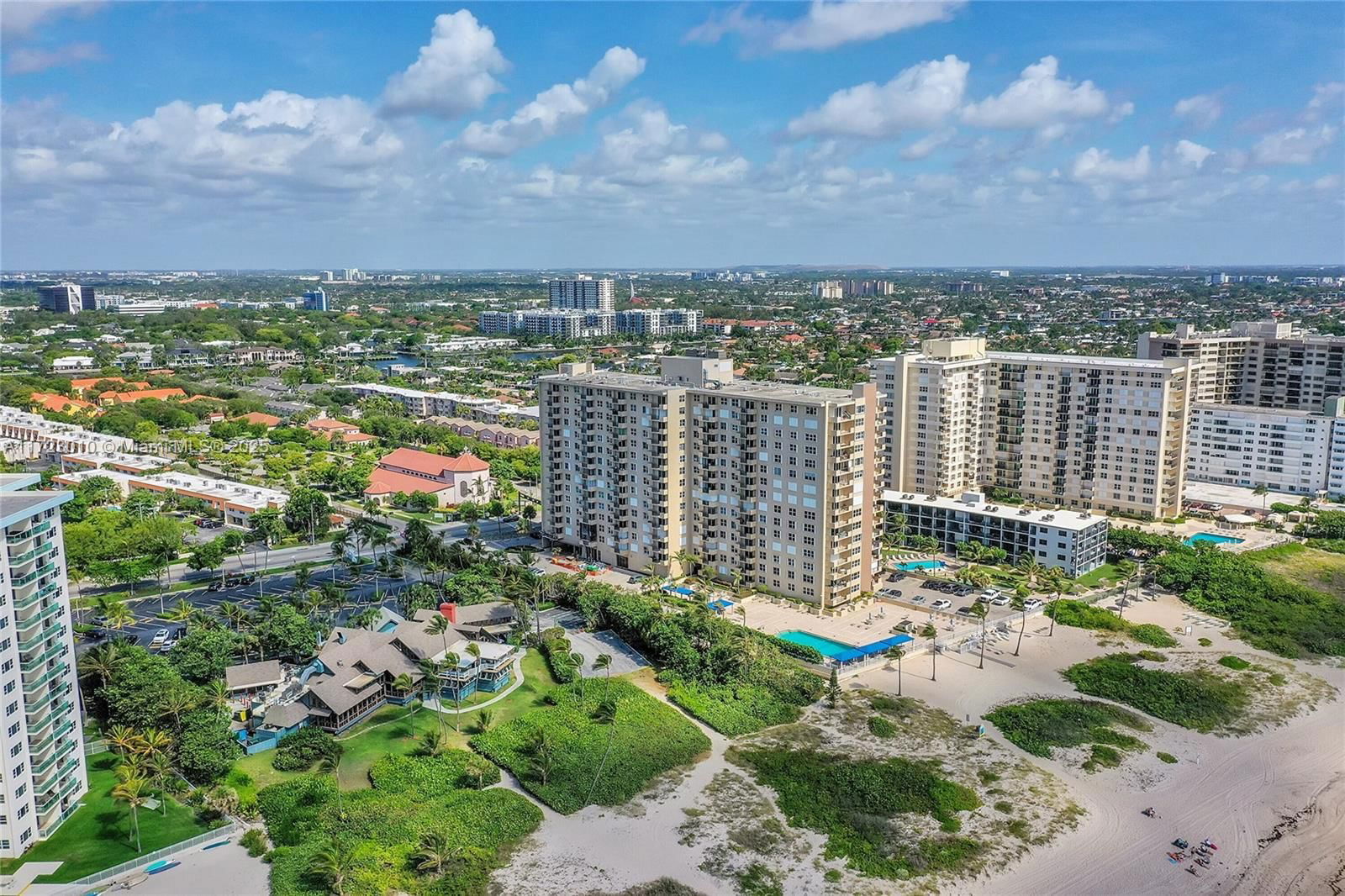 Real estate property located at 2000 Ocean Blvd #8D, Broward, Royal Coast Condo, Lauderdale By The Sea, FL