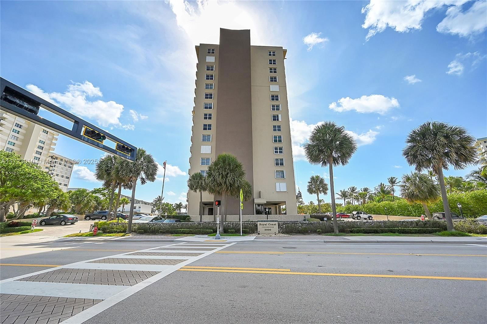 Real estate property located at 2000 Ocean Blvd #8D, Broward, Royal Coast Condo, Lauderdale By The Sea, FL