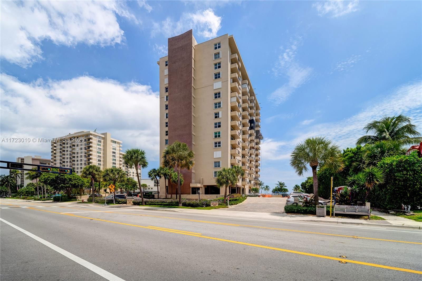 Real estate property located at 2000 Ocean Blvd #8D, Broward, Royal Coast Condo, Lauderdale By The Sea, FL