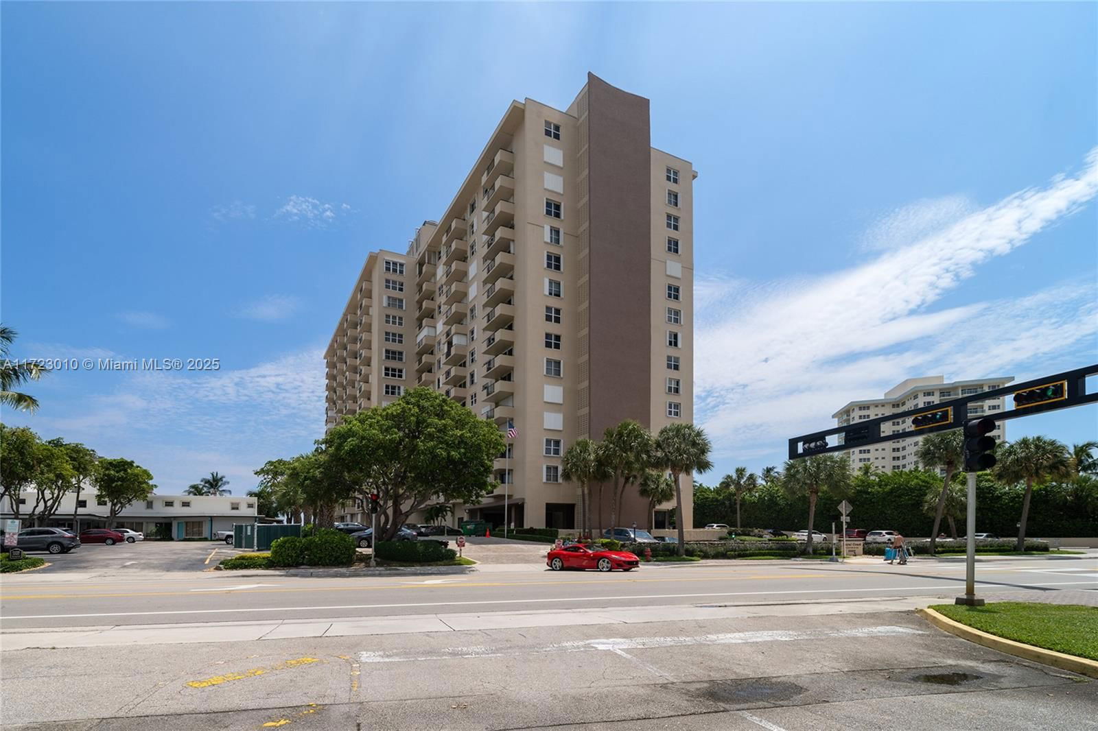 Real estate property located at 2000 Ocean Blvd #8D, Broward, Royal Coast Condo, Lauderdale By The Sea, FL