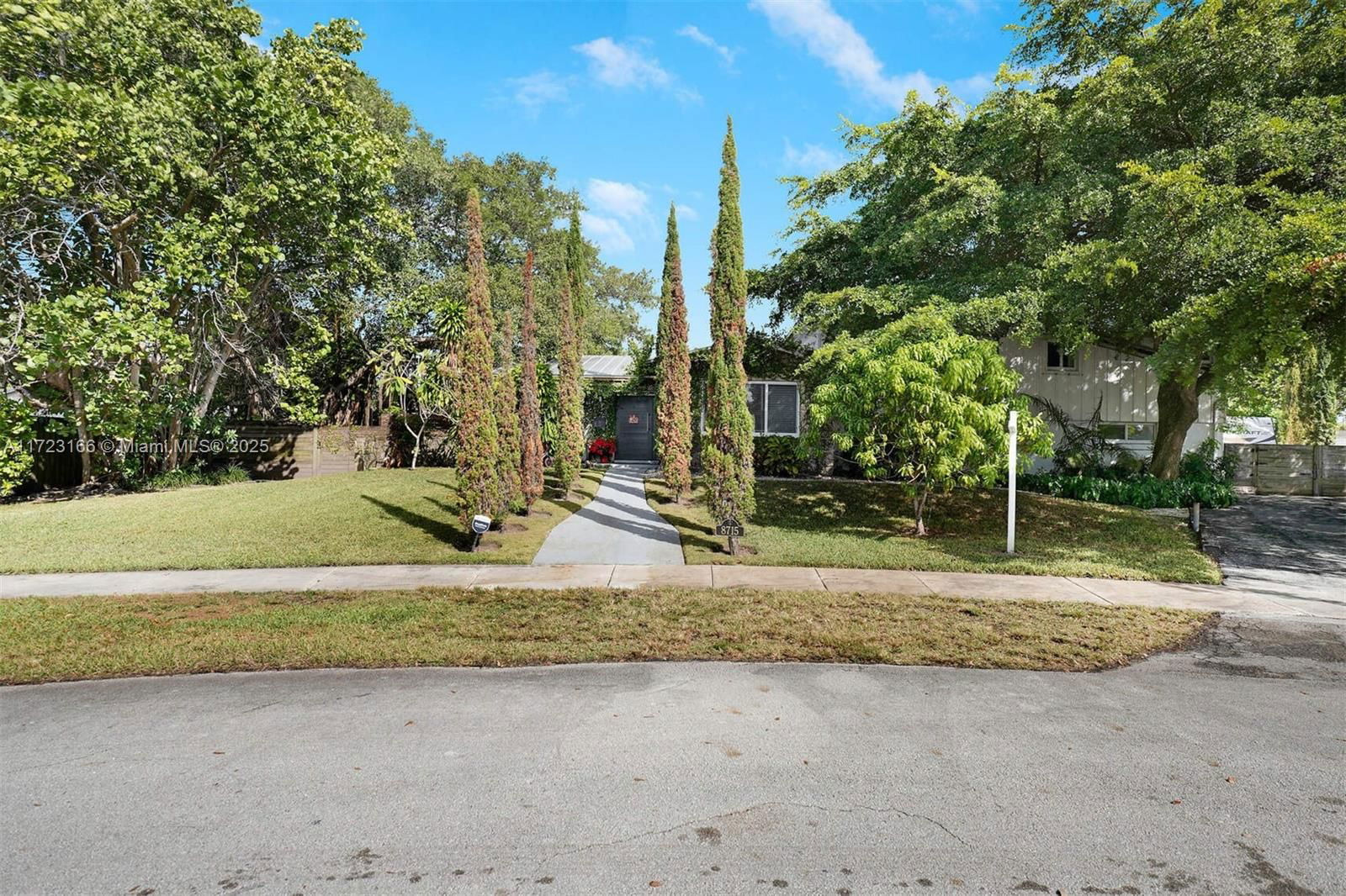 Real estate property located at 8715 81st St, Miami-dade, Cypress Cove Estates Sec, Miami, FL