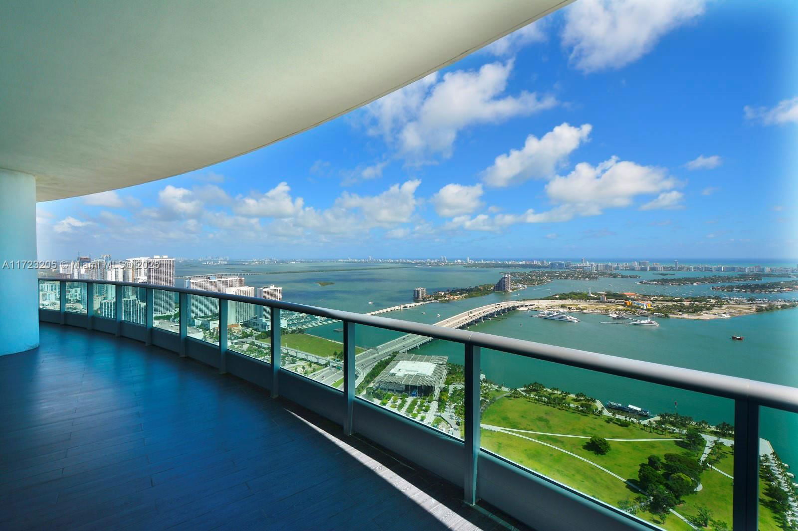 Real estate property located at 900 Biscayne Blvd #5606, Miami-dade, 900 Biscayne Bay Condo, Miami, FL