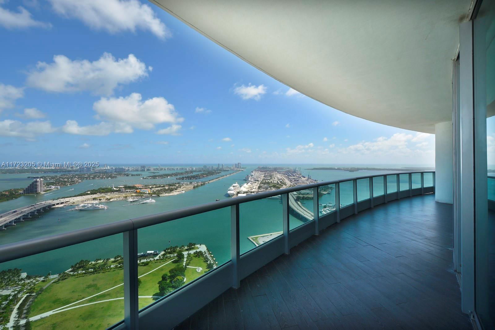 Real estate property located at 900 Biscayne Blvd #5606, Miami-dade, 900 Biscayne Bay Condo, Miami, FL