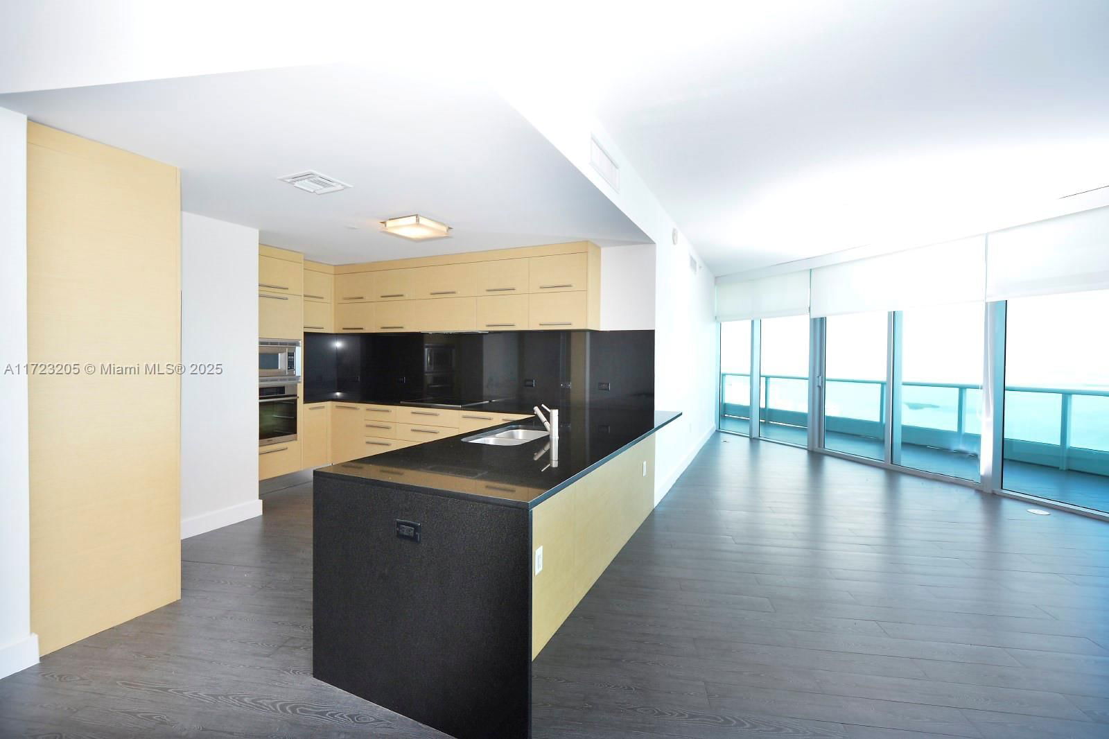 Real estate property located at 900 Biscayne Blvd #5606, Miami-dade, 900 Biscayne Bay Condo, Miami, FL