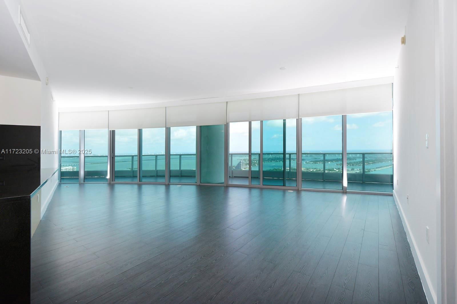 Real estate property located at 900 Biscayne Blvd #5606, Miami-dade, 900 Biscayne Bay Condo, Miami, FL