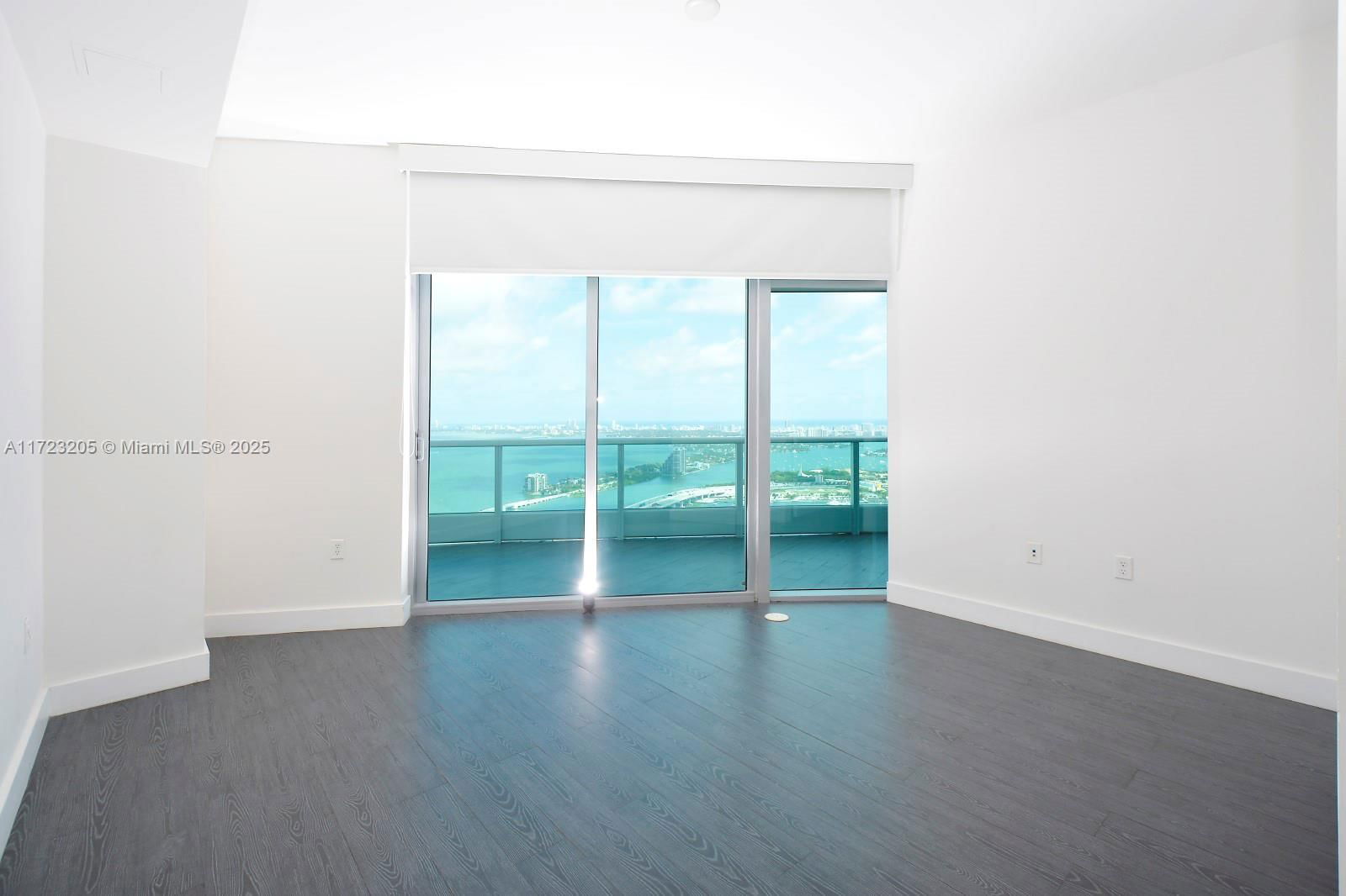Real estate property located at 900 Biscayne Blvd #5606, Miami-dade, 900 Biscayne Bay Condo, Miami, FL
