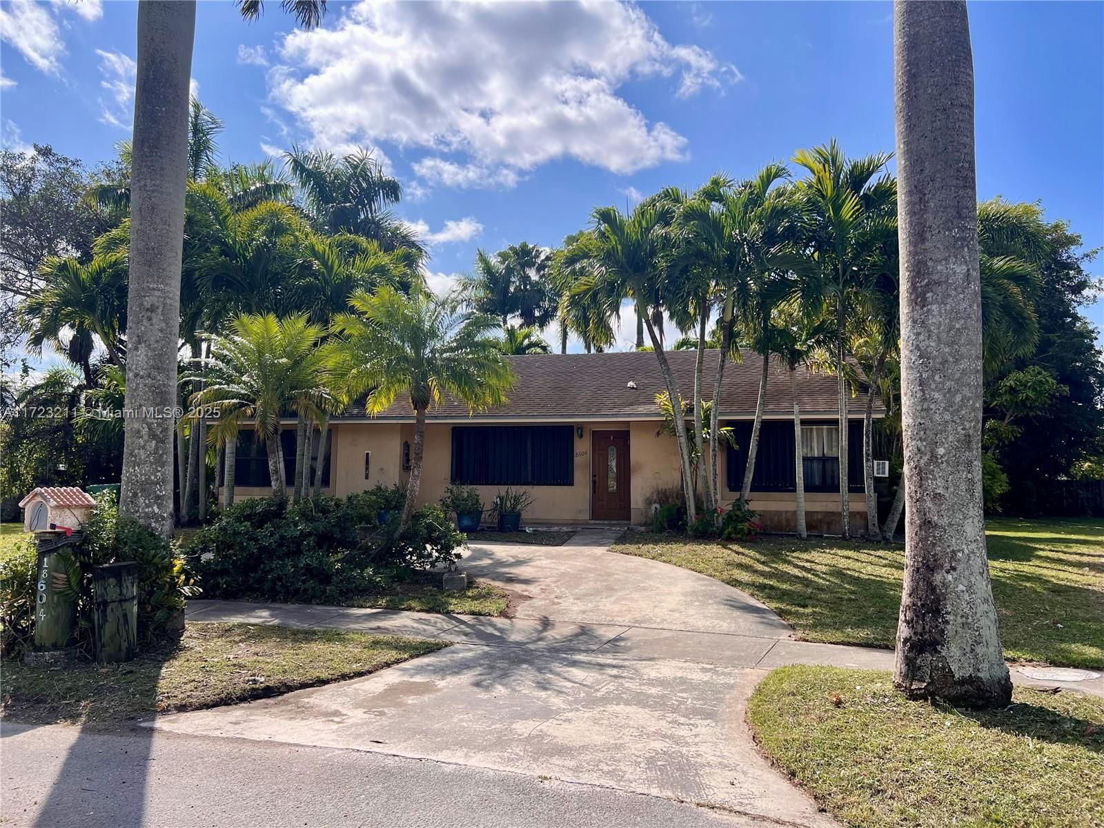 Real estate property located at 18604 359th St, Miami-dade, Centro Villas, Homestead, FL
