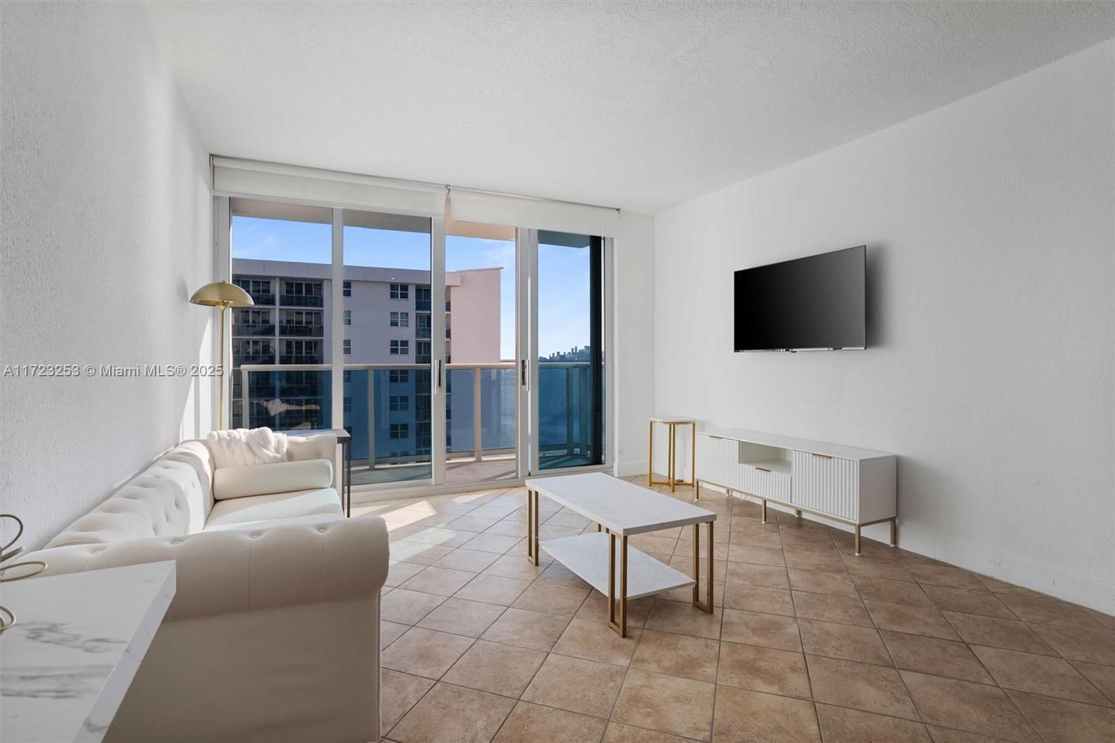 Real estate property located at 7501 Treasure Dr #8R, Miami-dade, Treasures On The Bay Ii C, North Bay Village, FL