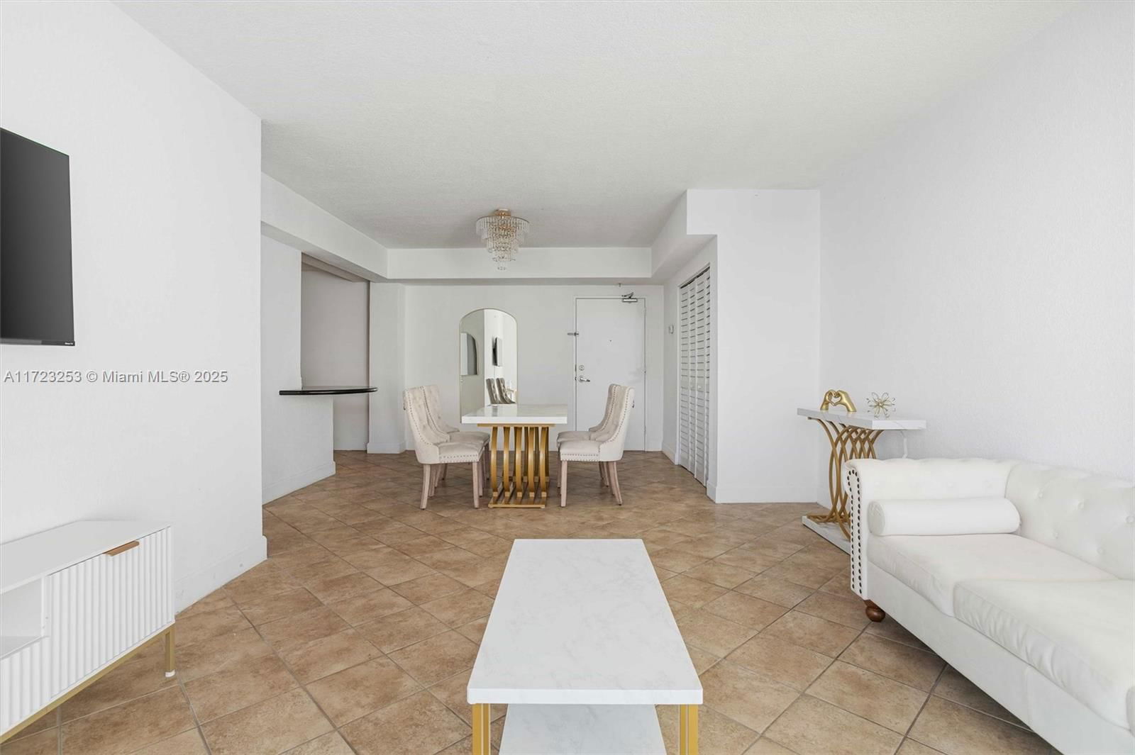 Real estate property located at 7501 Treasure Dr #8R, Miami-dade, Treasures On The Bay Ii C, North Bay Village, FL