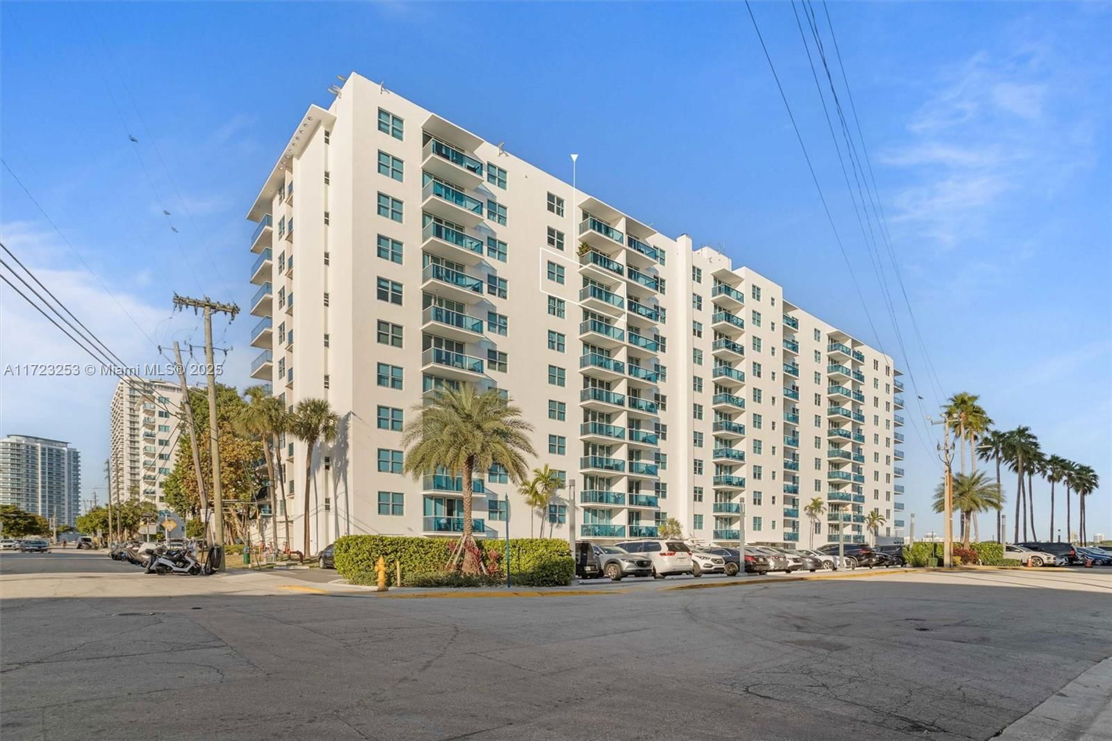 Real estate property located at 7501 Treasure Dr #8R, Miami-dade, Treasures On The Bay Ii C, North Bay Village, FL