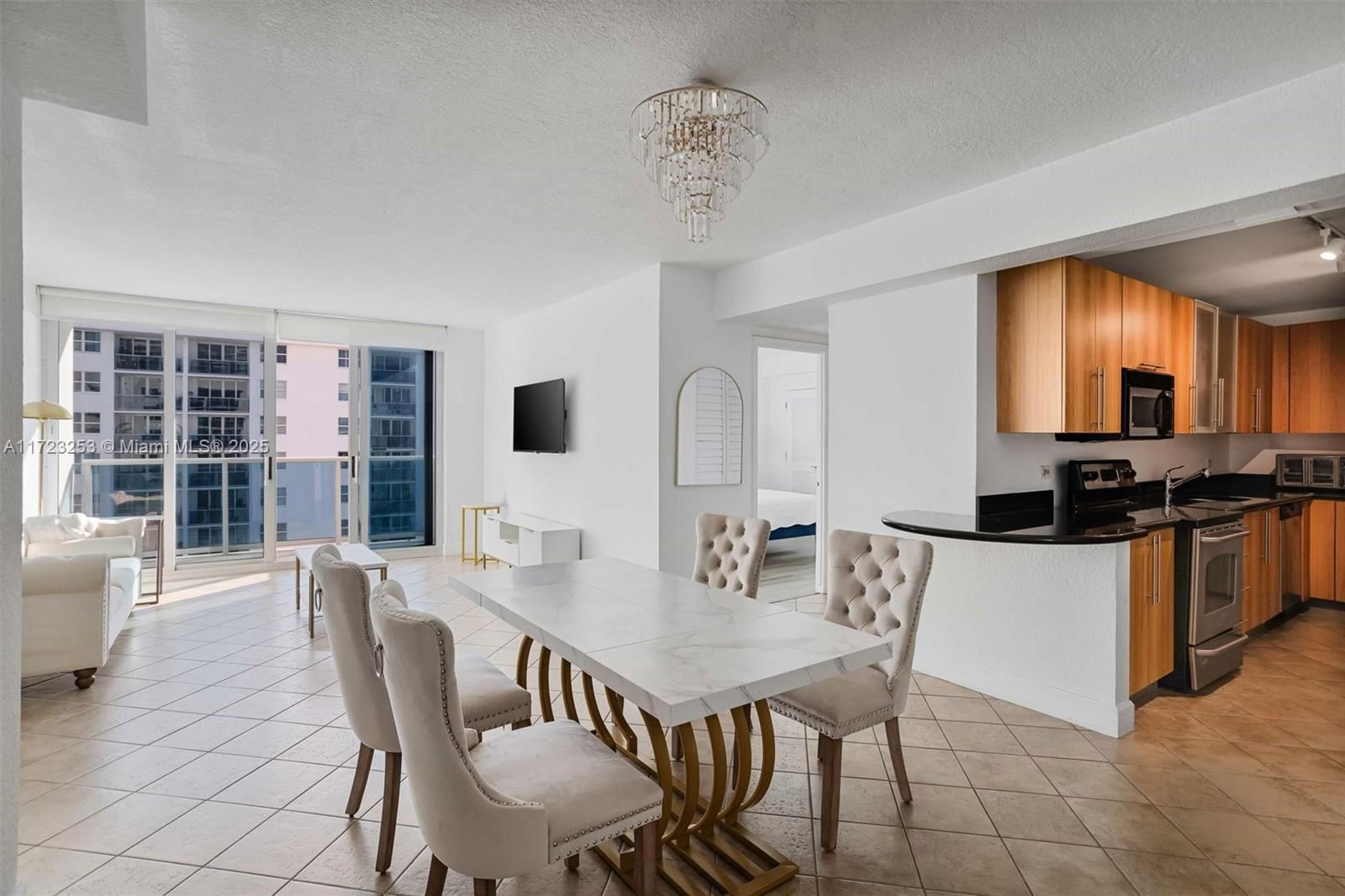 Real estate property located at 7501 Treasure Dr #8R, Miami-dade, Treasures On The Bay Ii C, North Bay Village, FL