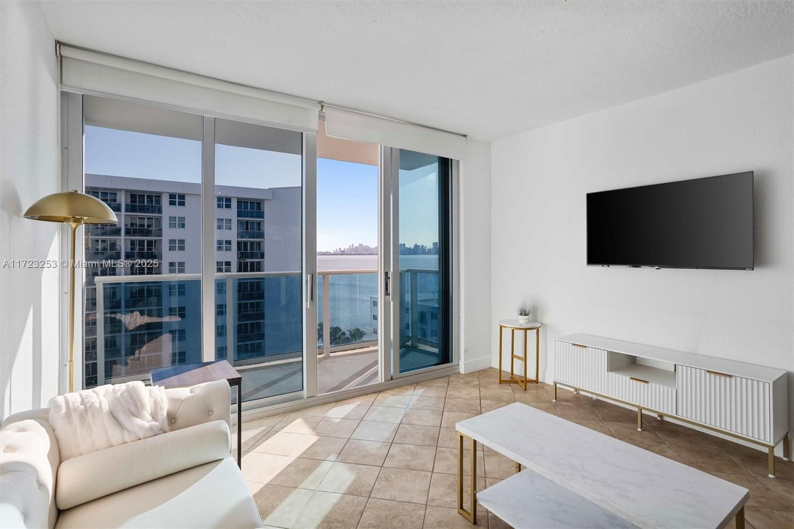 Real estate property located at 7501 Treasure Dr #8R, Miami-dade, Treasures On The Bay Ii C, North Bay Village, FL