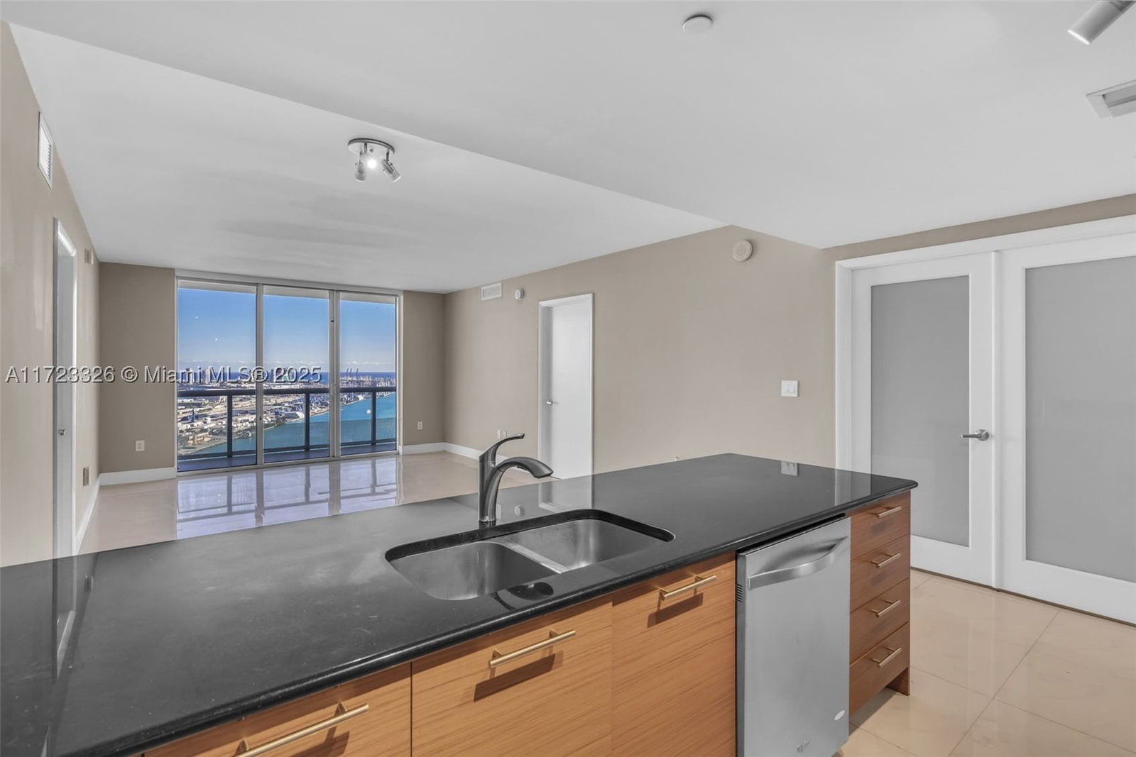 Real estate property located at 50 Biscayne Blvd #4208, Miami-dade, 50 Biscayne Condo, Miami, FL