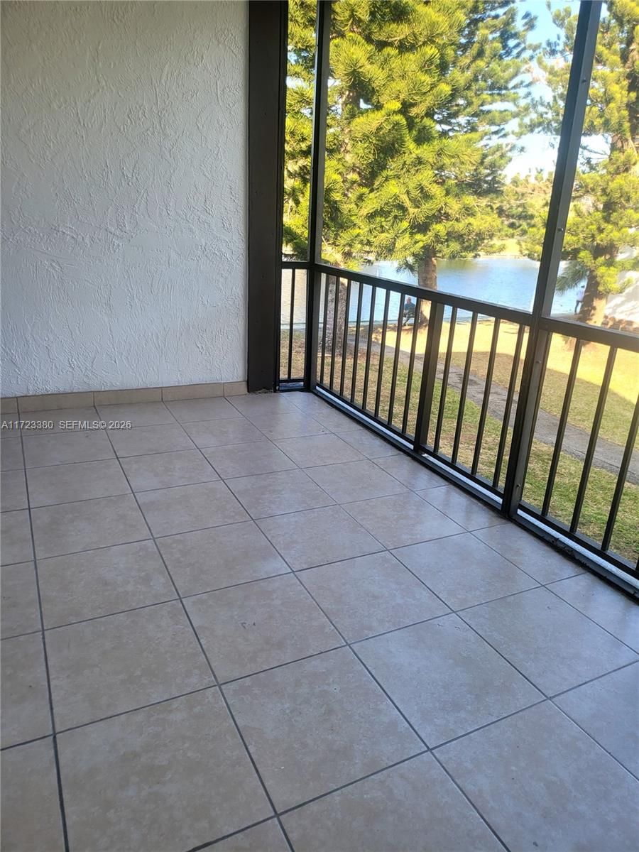 Real estate property located at 3750 Inverrary Dr #2Y, Broward, International Village At, Lauderhill, FL