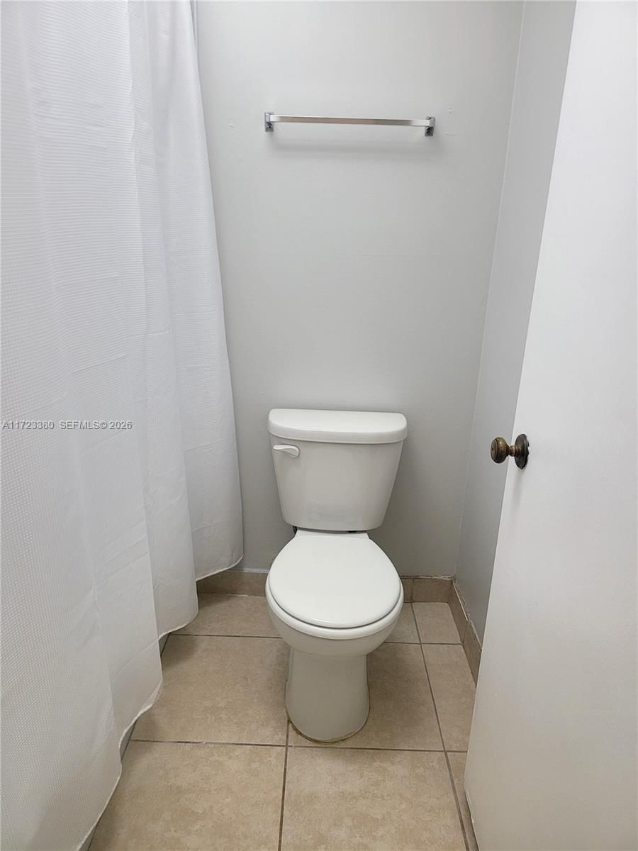 Real estate property located at 3750 Inverrary Dr #2Y, Broward, International Village At, Lauderhill, FL