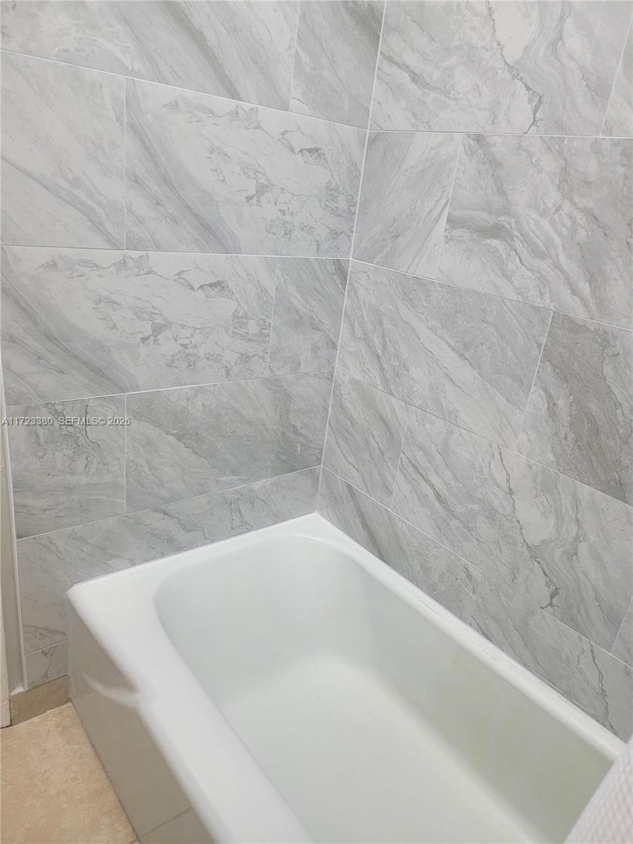 Real estate property located at 3750 Inverrary Dr #2Y, Broward, International Village At, Lauderhill, FL