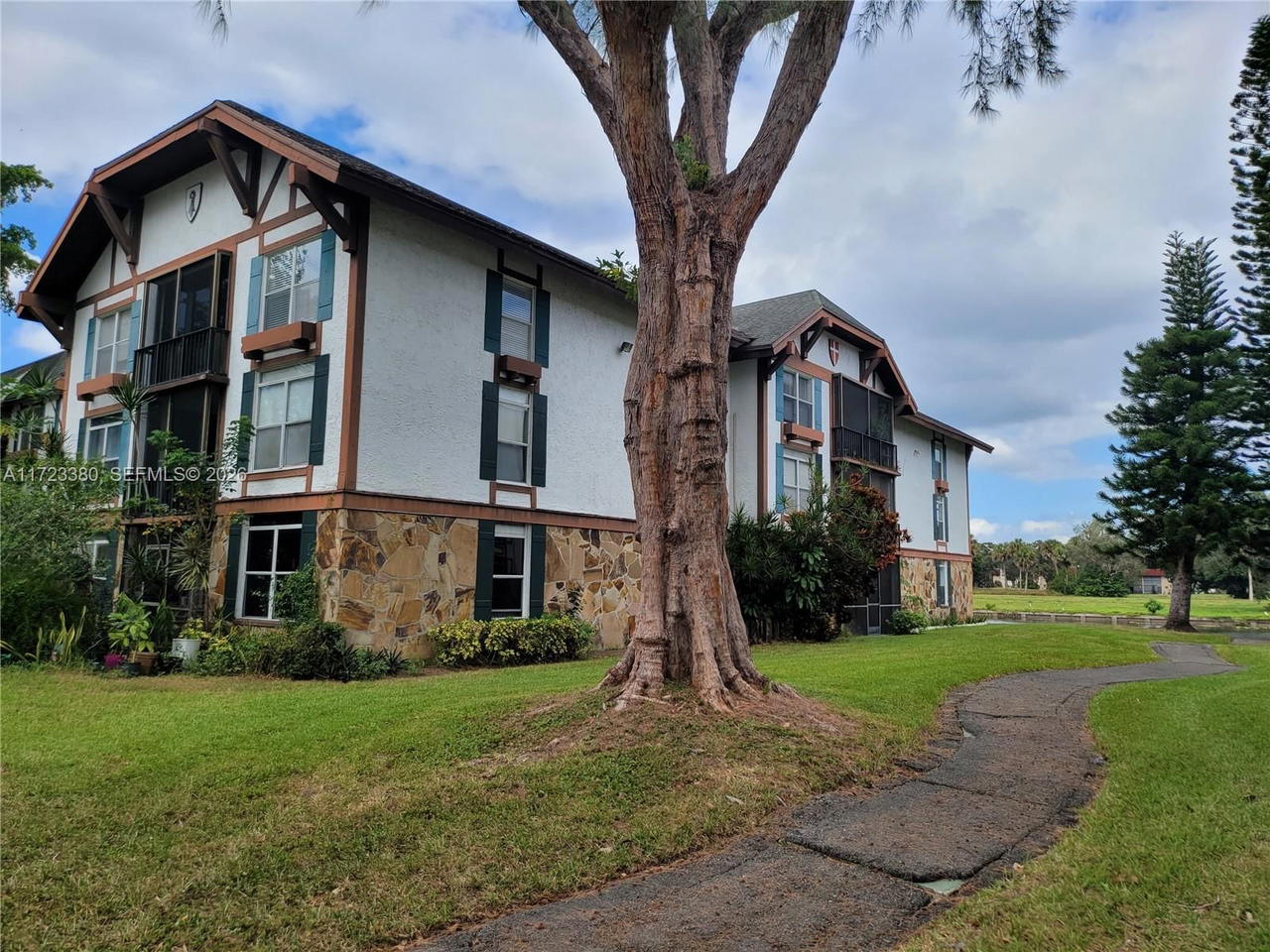 Real estate property located at 3750 Inverrary Dr #2Y, Broward, International Village At, Lauderhill, FL